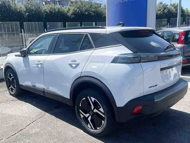 Peugeot 2008 view 4