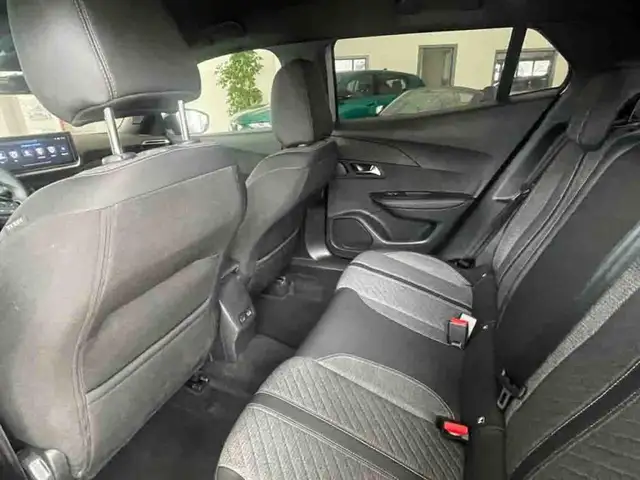 Peugeot 2008 view 11