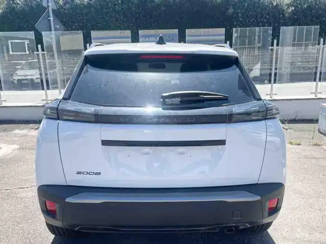 Peugeot 2008 view 3
