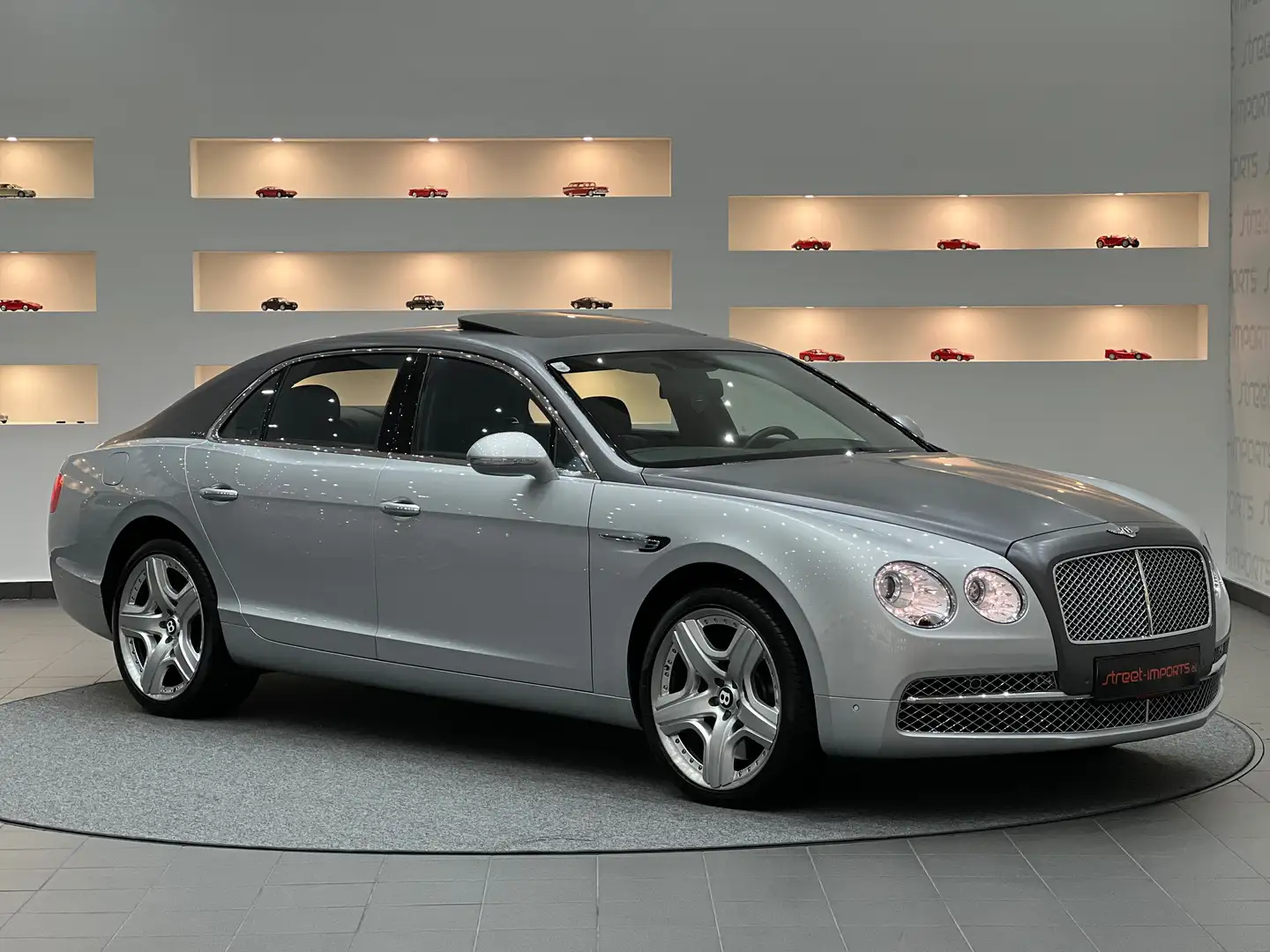 Bentley Flying Spur Limousine in Silber gebraucht in Korneuburg für € 109  900