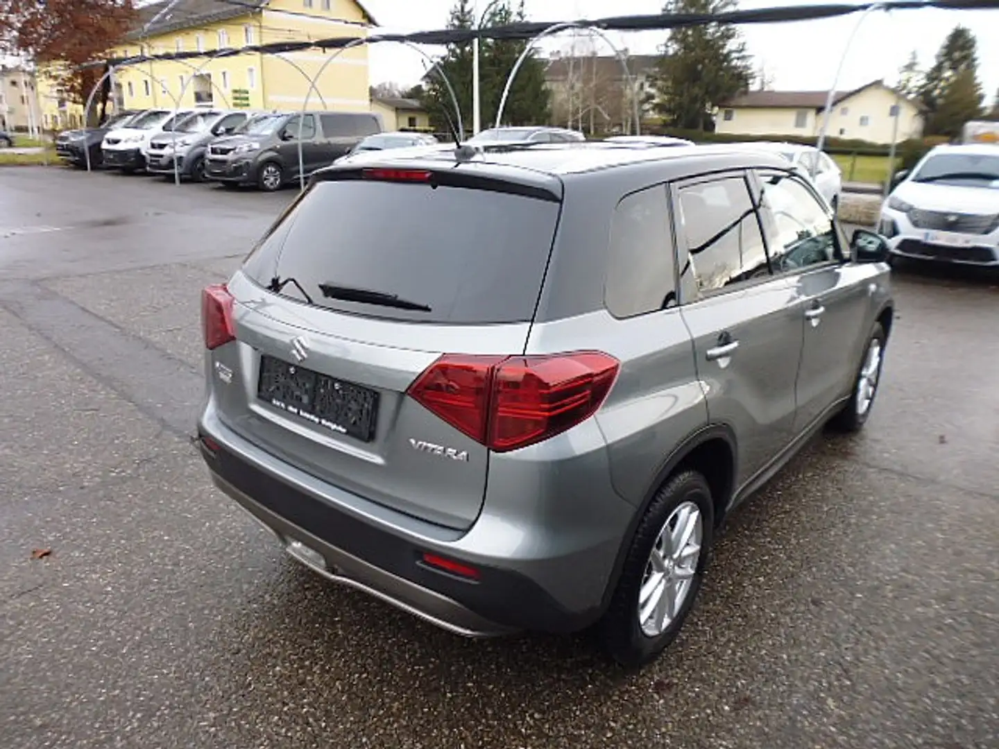 Suzuki Vitara 1,0 DICT shine Aut. Grau - 2