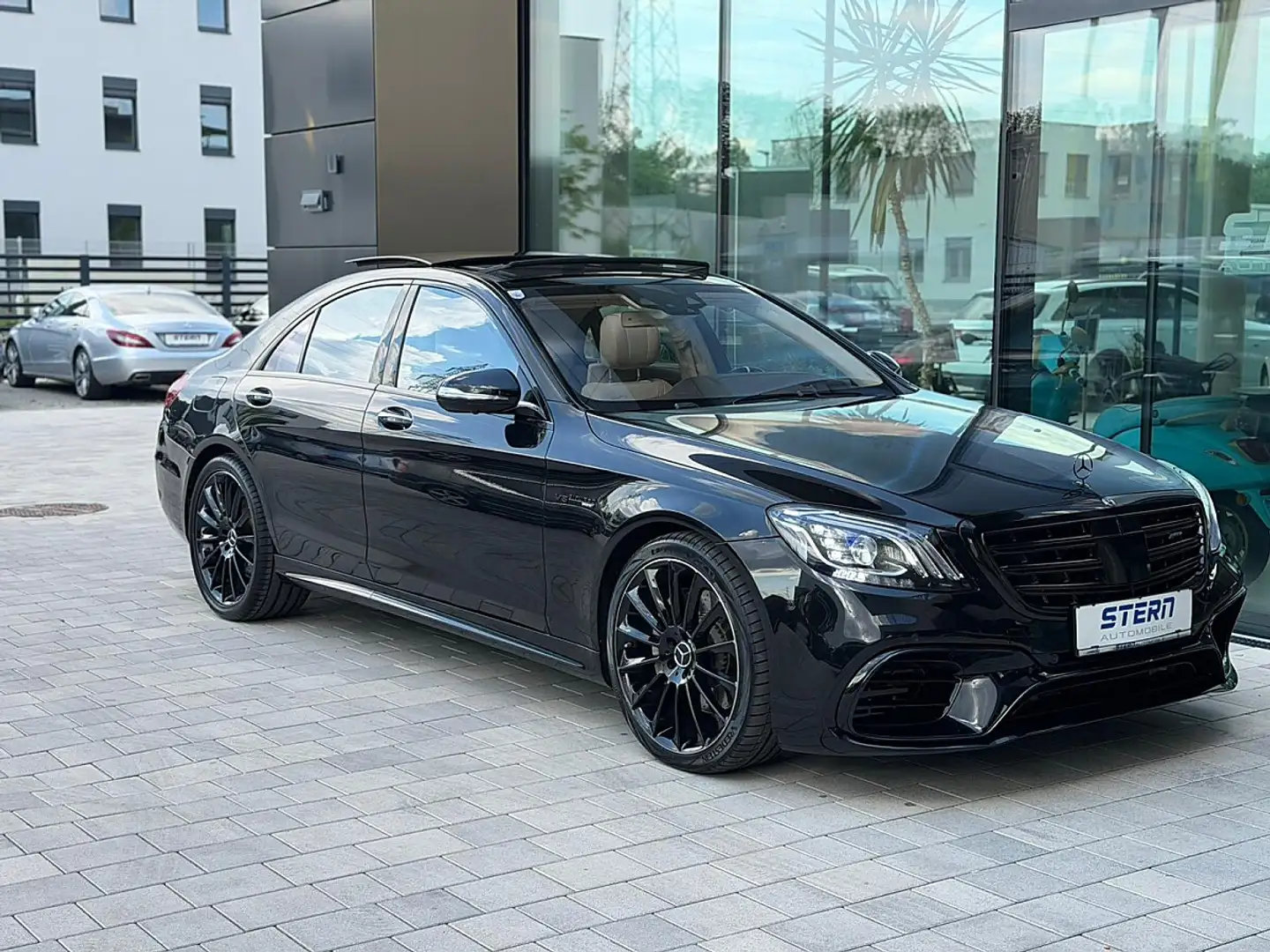 Mercedes-Benz S 560 4MATIC *PREMIUM* V8* PANO* 360* S63 UMBAU* KOMF... Schwarz - 1