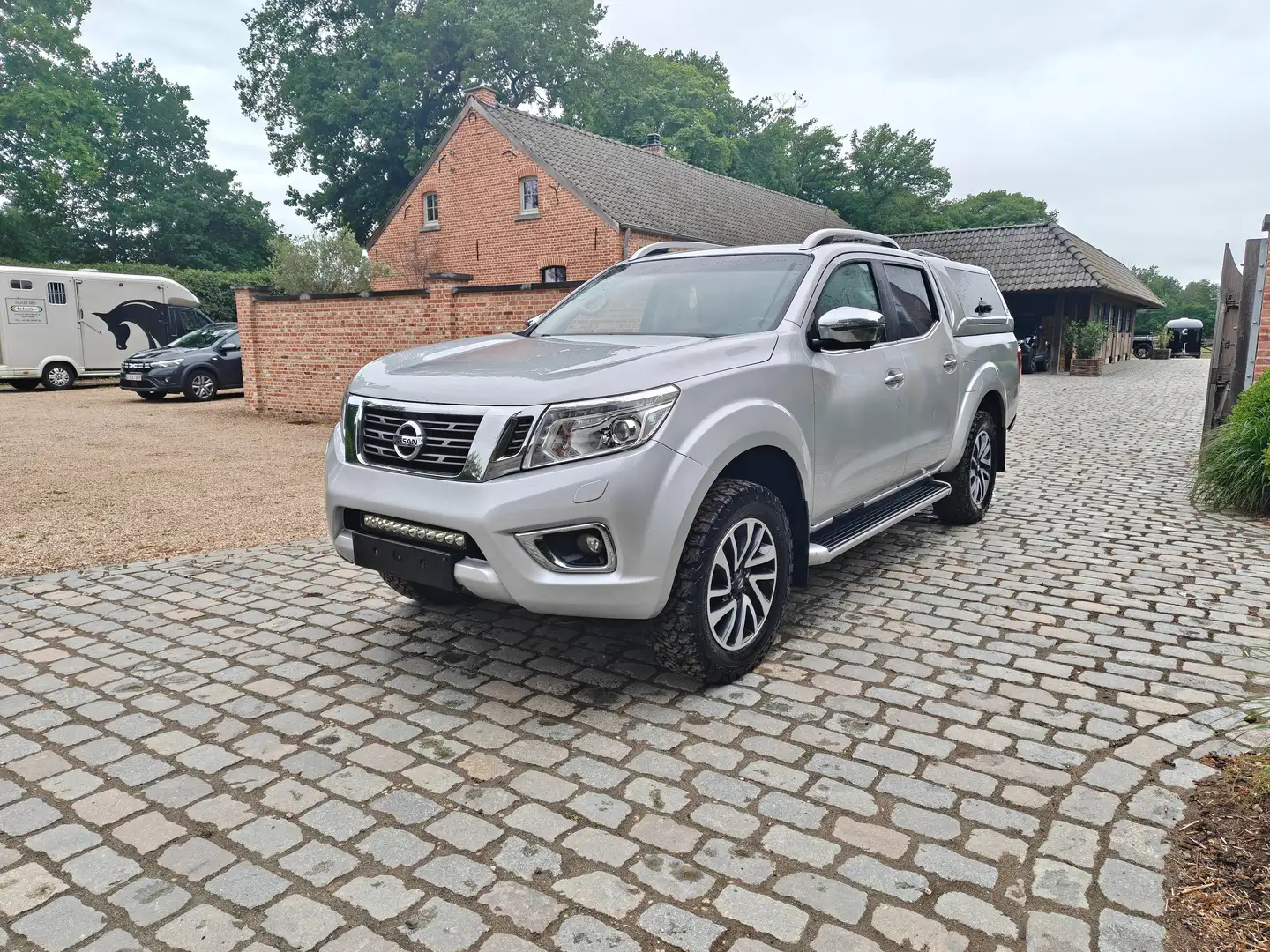 Nissan NP300 2.3 dCi €15400 excl. BTW Plateado - 1