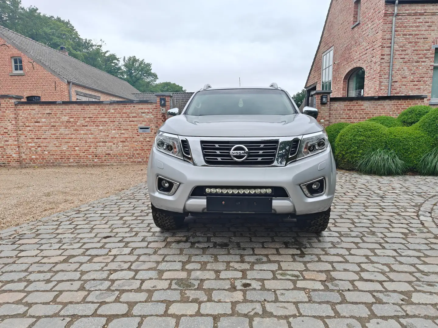 Nissan NP300 2.3 dCi €15400 excl. BTW Plateado - 2