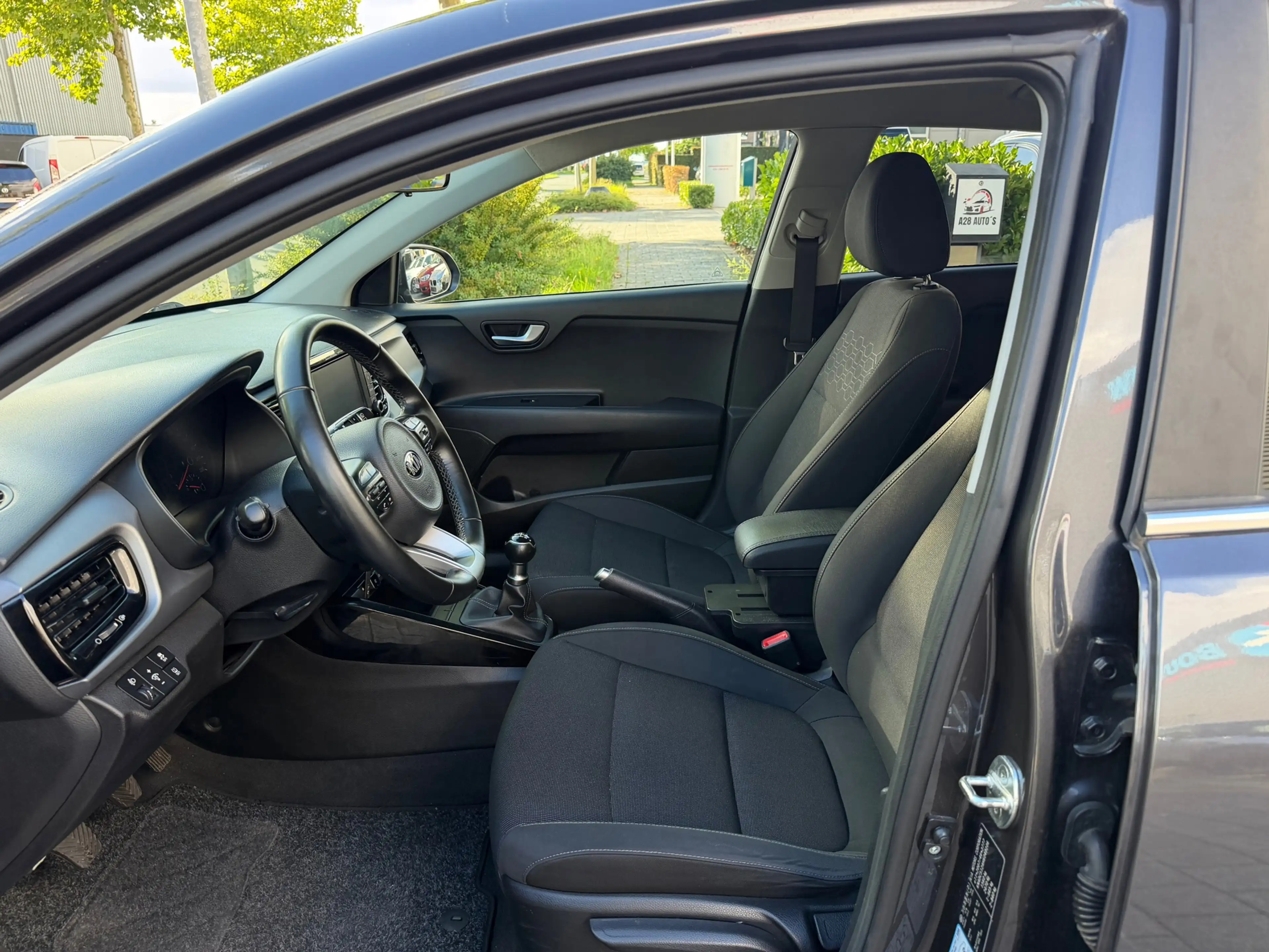 Kia Rio 1.2 CVVT ComfortPlusLine Navigator|Cruise contr| C — photo 11