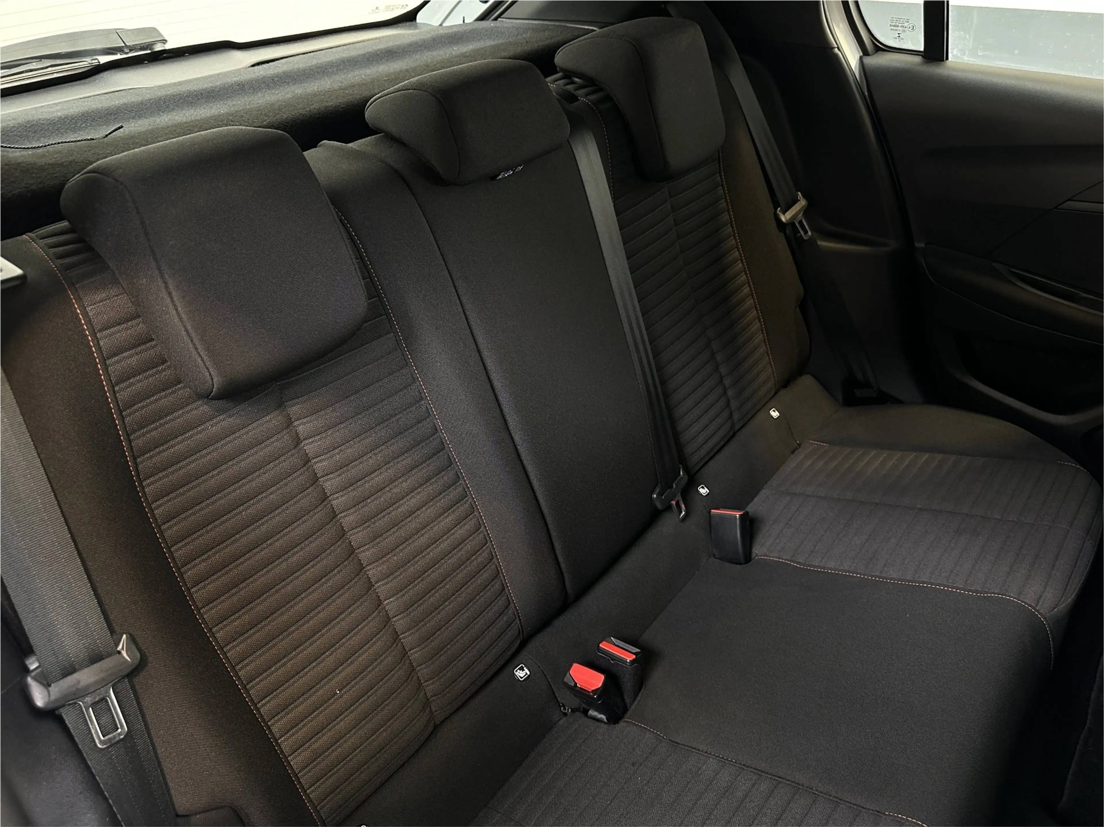 Peugeot 208 1.2 PureTech Active Pack | Apple Carplay/ Android — photo 29