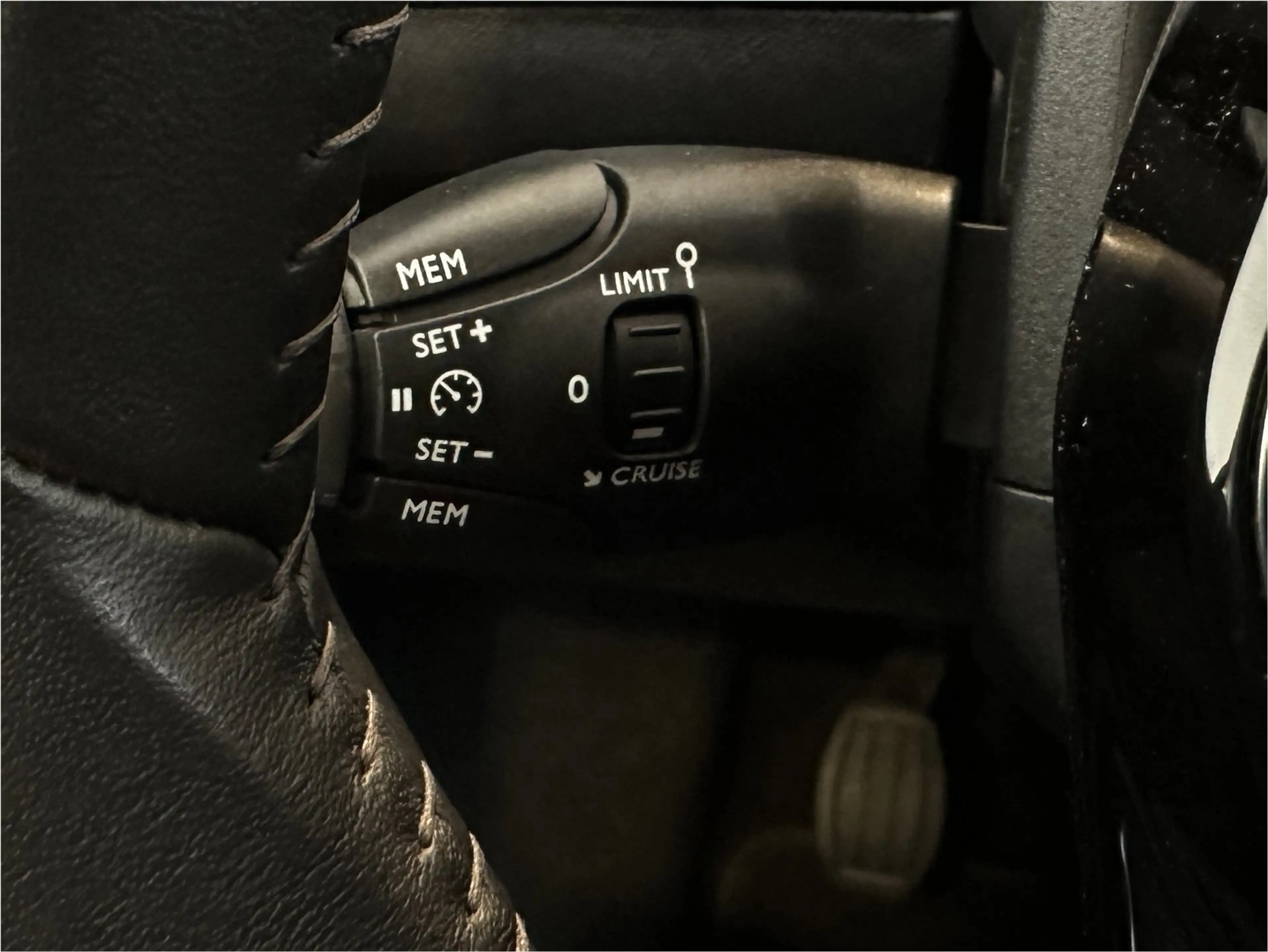 Peugeot 208 1.2 PureTech Active Pack | Apple Carplay/ Android — photo 24