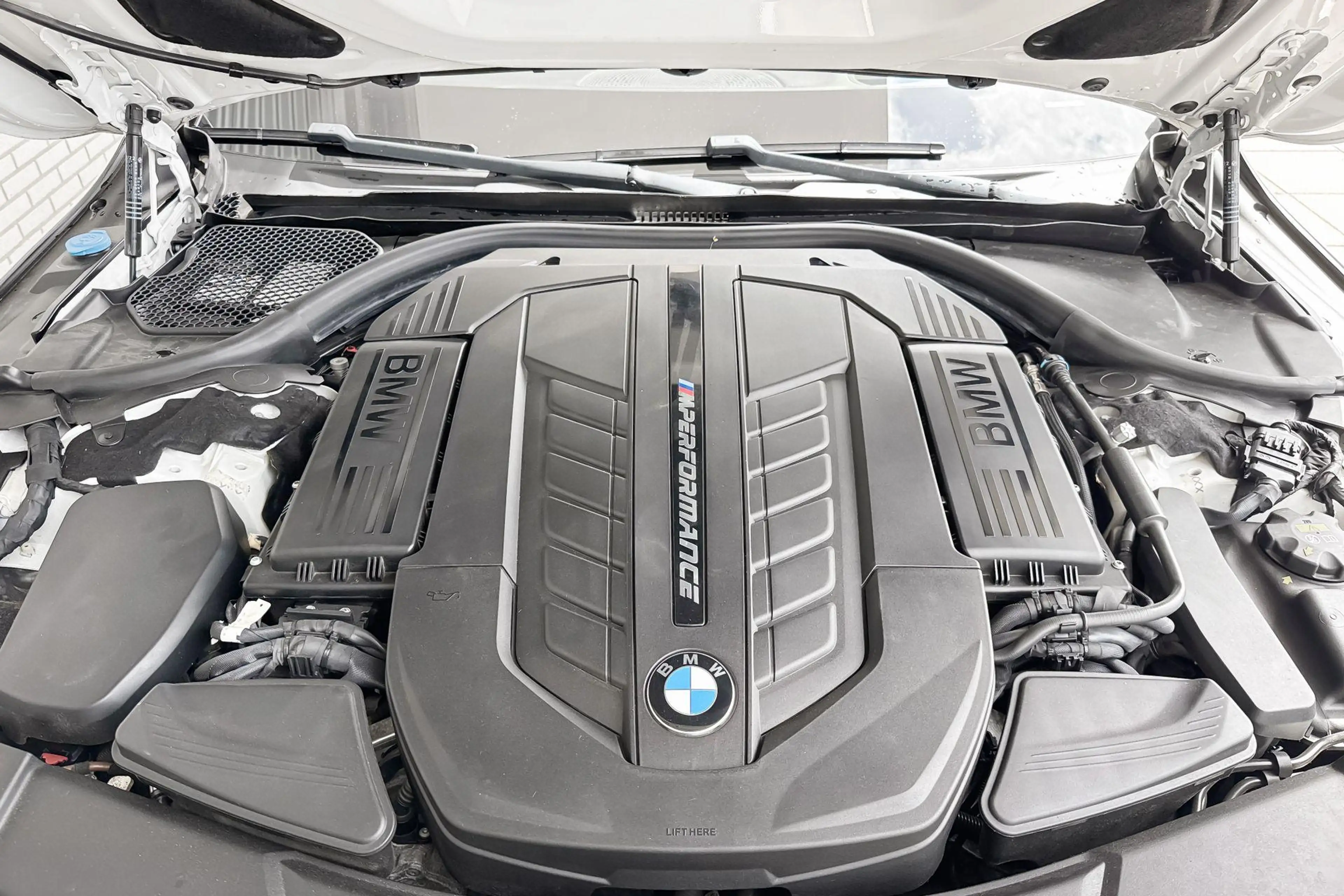 BMW 760 7 Serie M760Li xDrive — photo 6