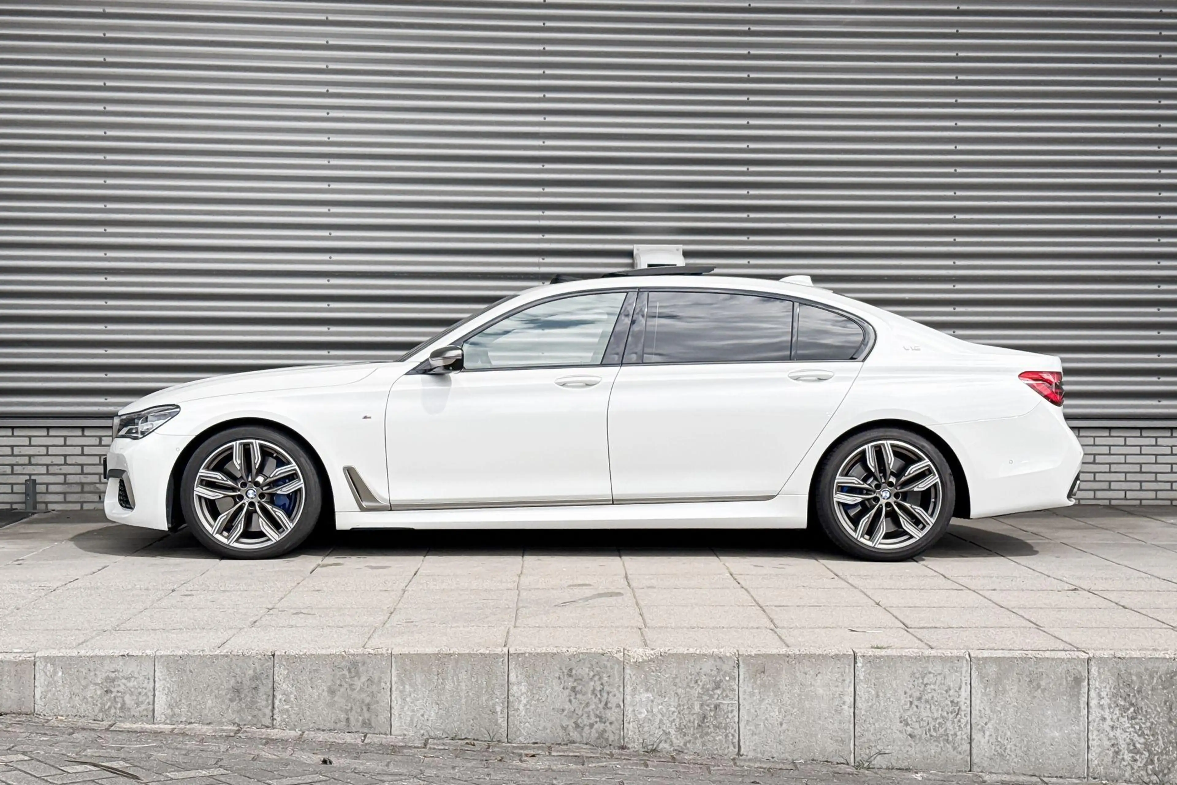 BMW 760 7 Serie M760Li xDrive — photo 2