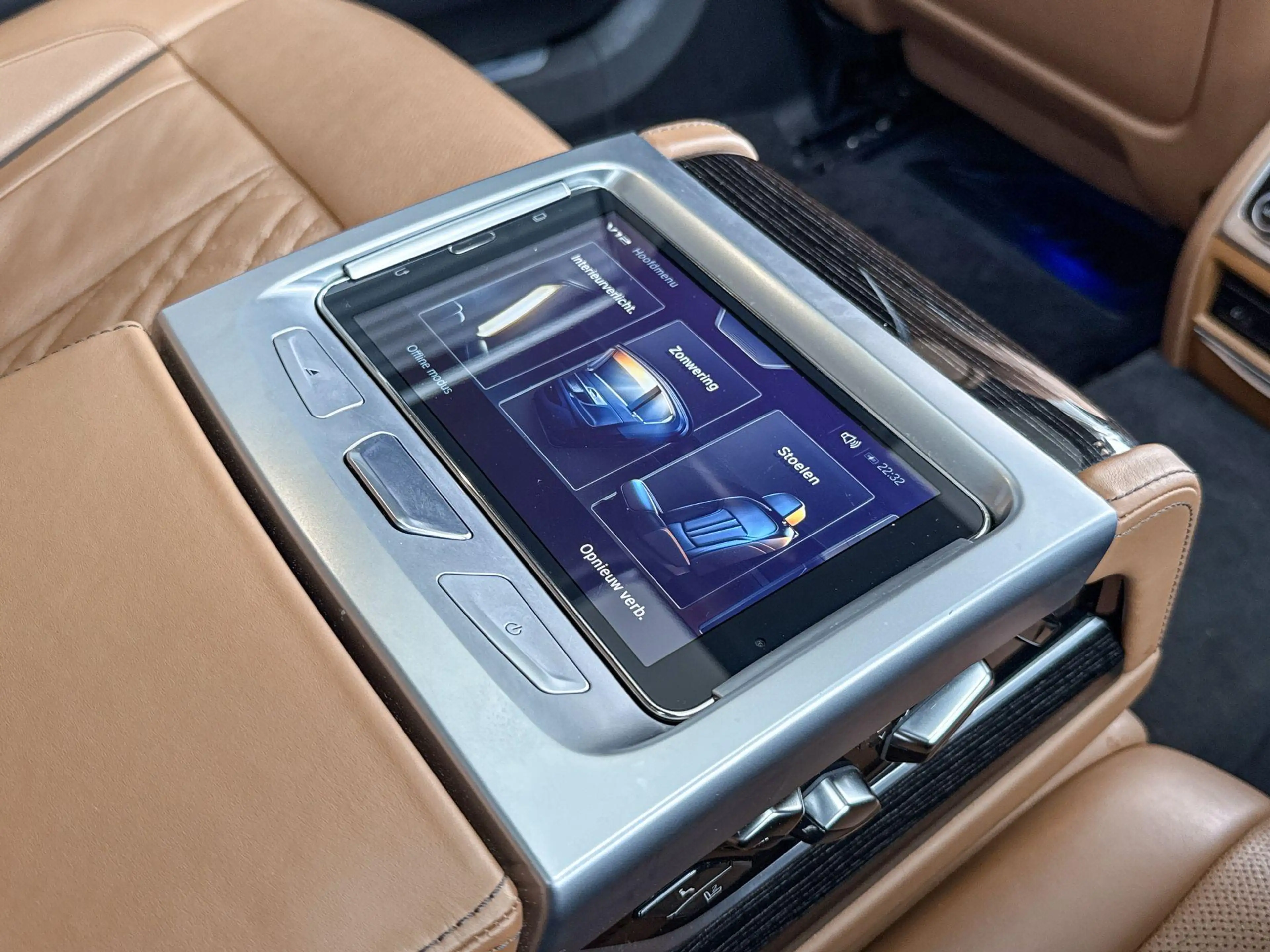 BMW 760 7 Serie M760Li xDrive — photo 12