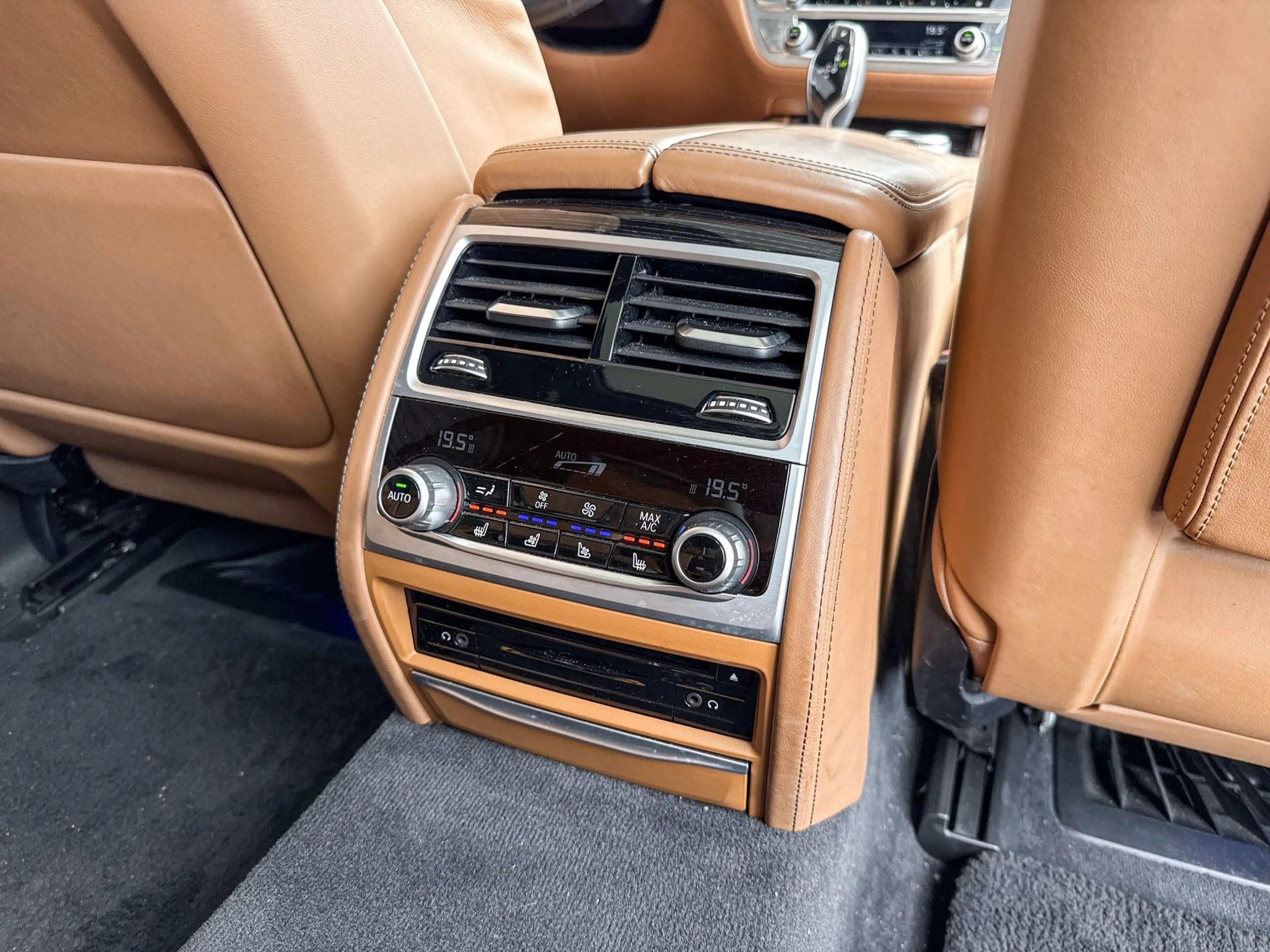 BMW 760 7 Serie M760Li xDrive — photo 15