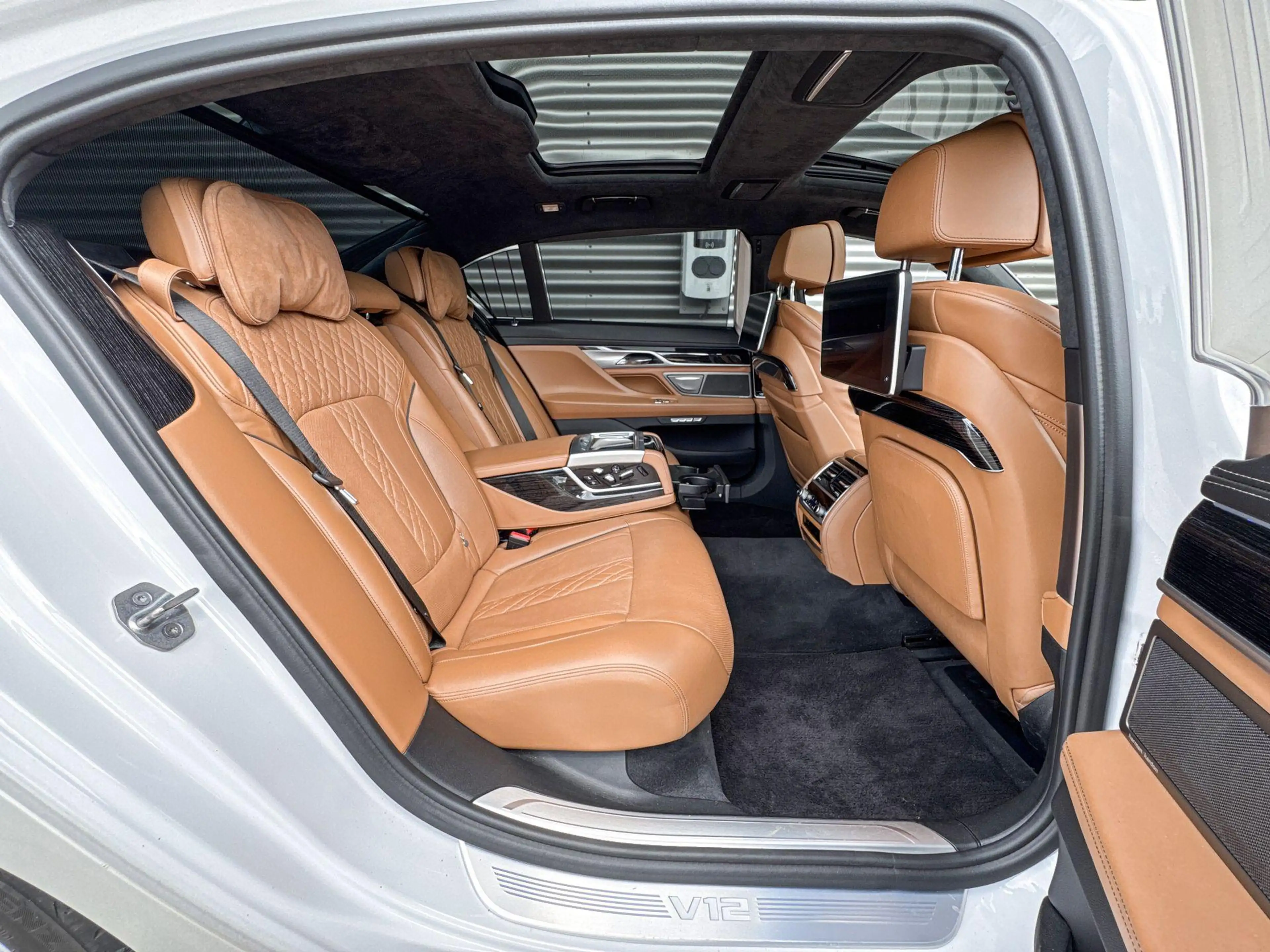 BMW 760 7 Serie M760Li xDrive — photo 10