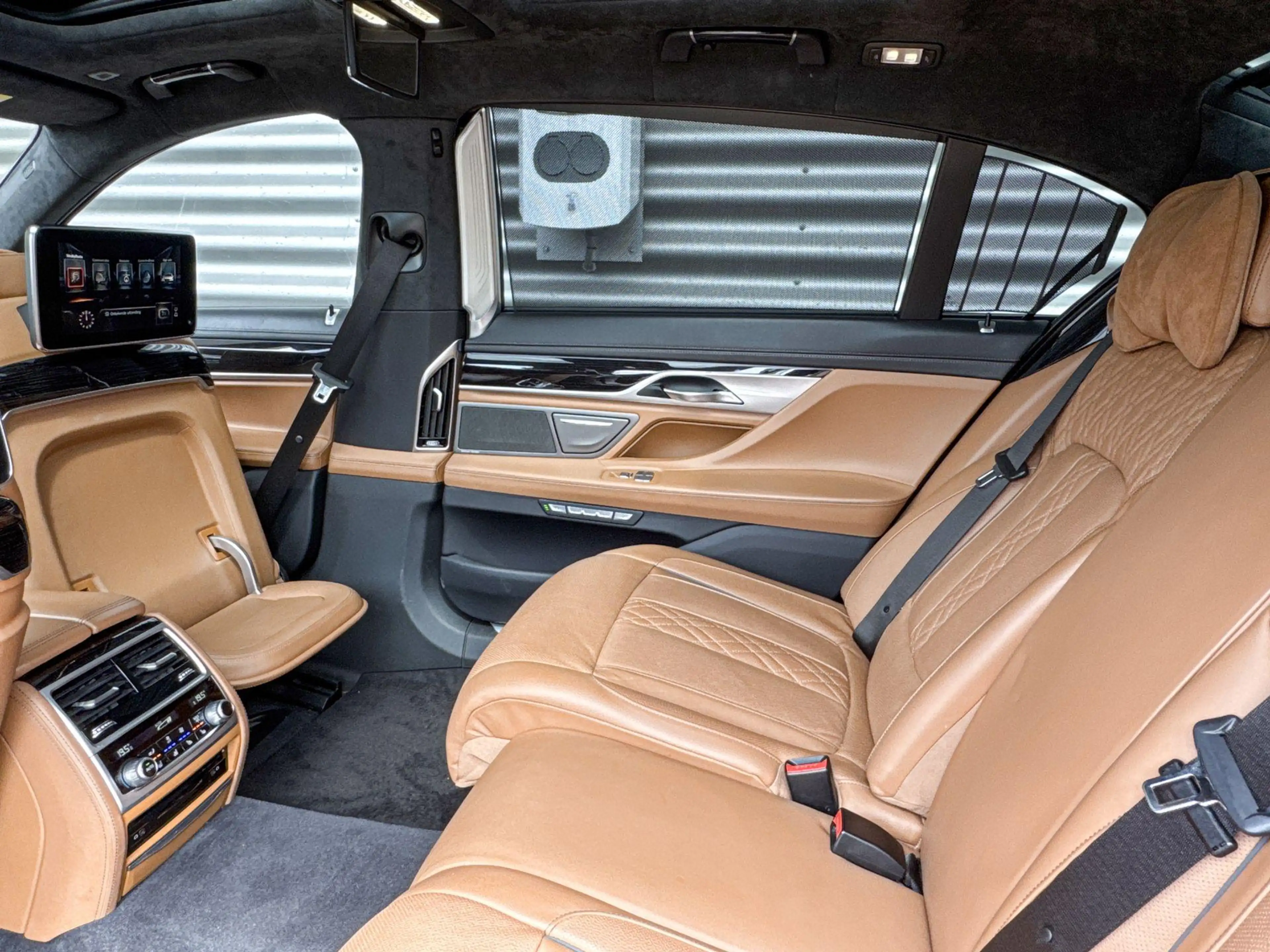 BMW 760 7 Serie M760Li xDrive — photo 14