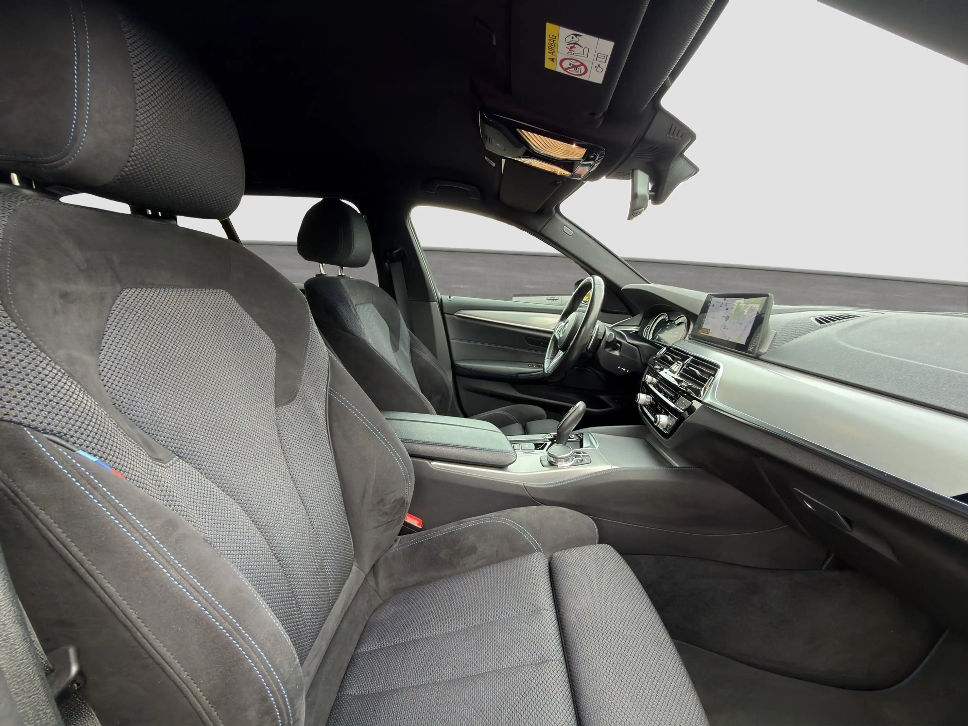 BMW 520 d xDrive Touring M-Sport — photo 15