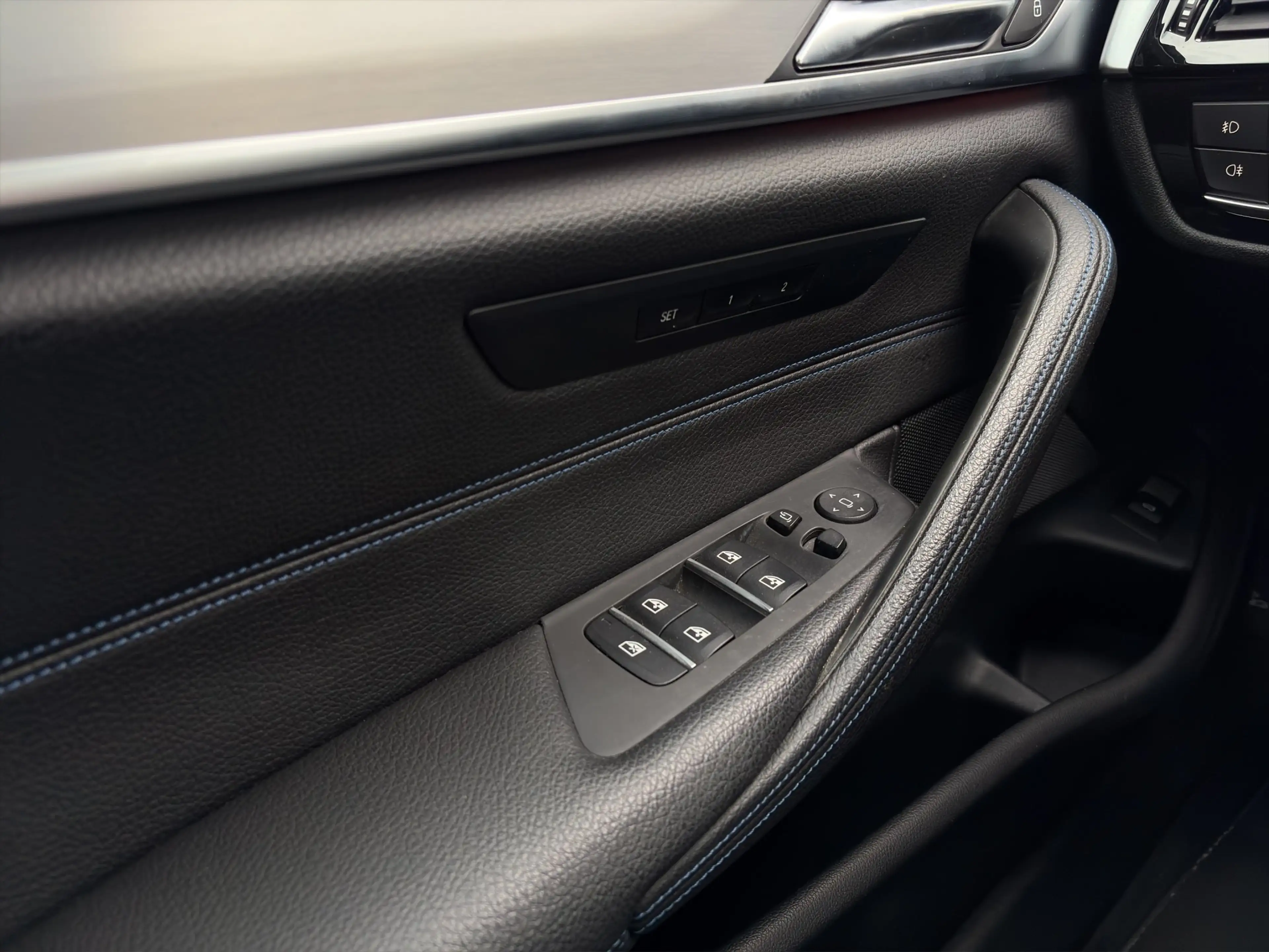BMW 520 d xDrive Touring M-Sport — photo 10
