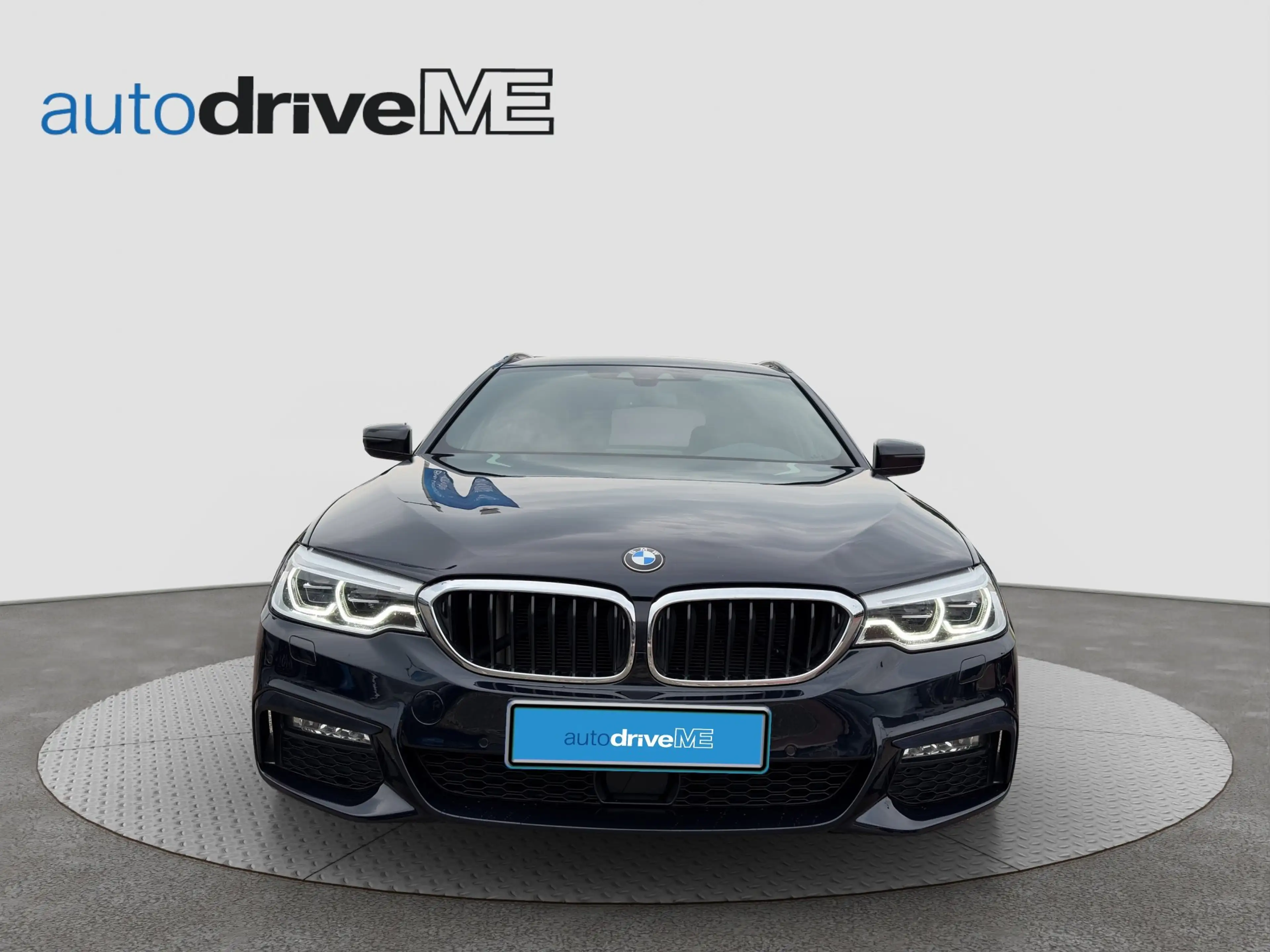 BMW 520 d xDrive Touring M-Sport — photo 2