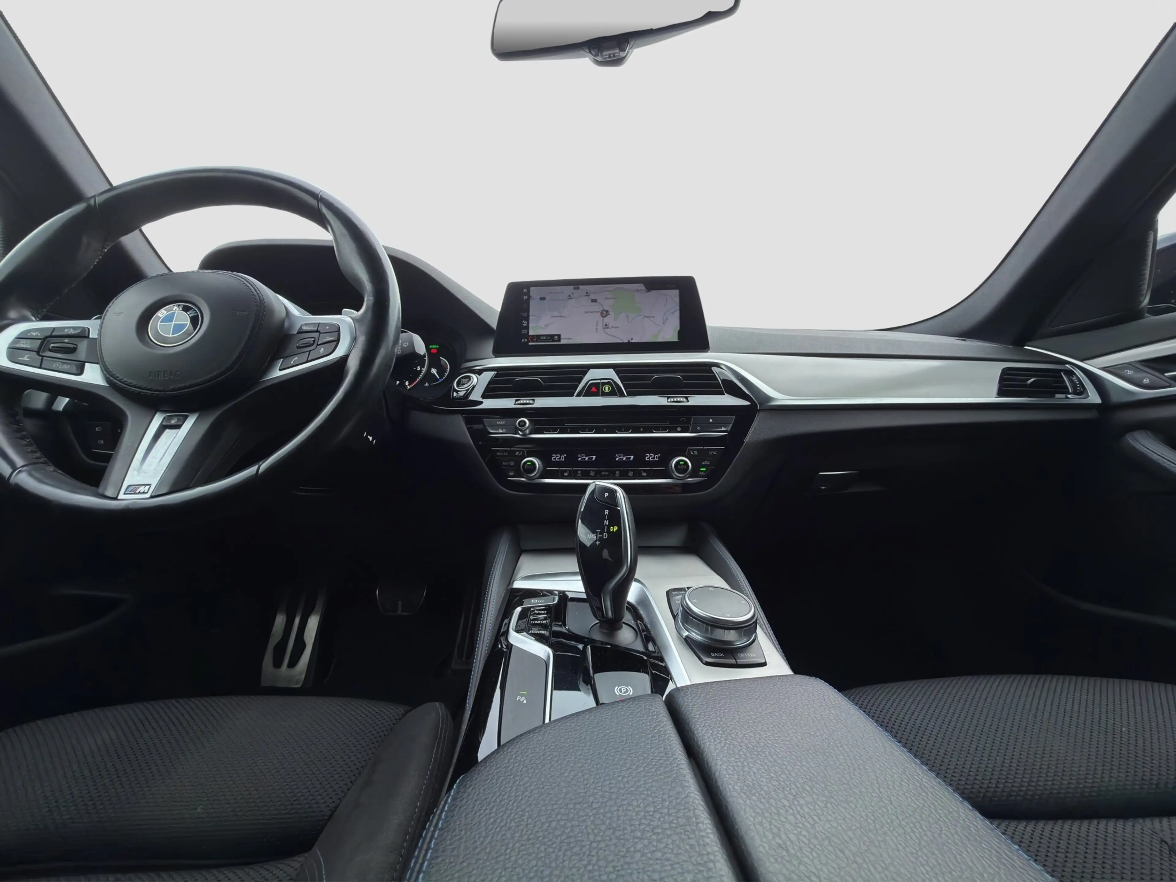 BMW 520 d xDrive Touring M-Sport — photo 13