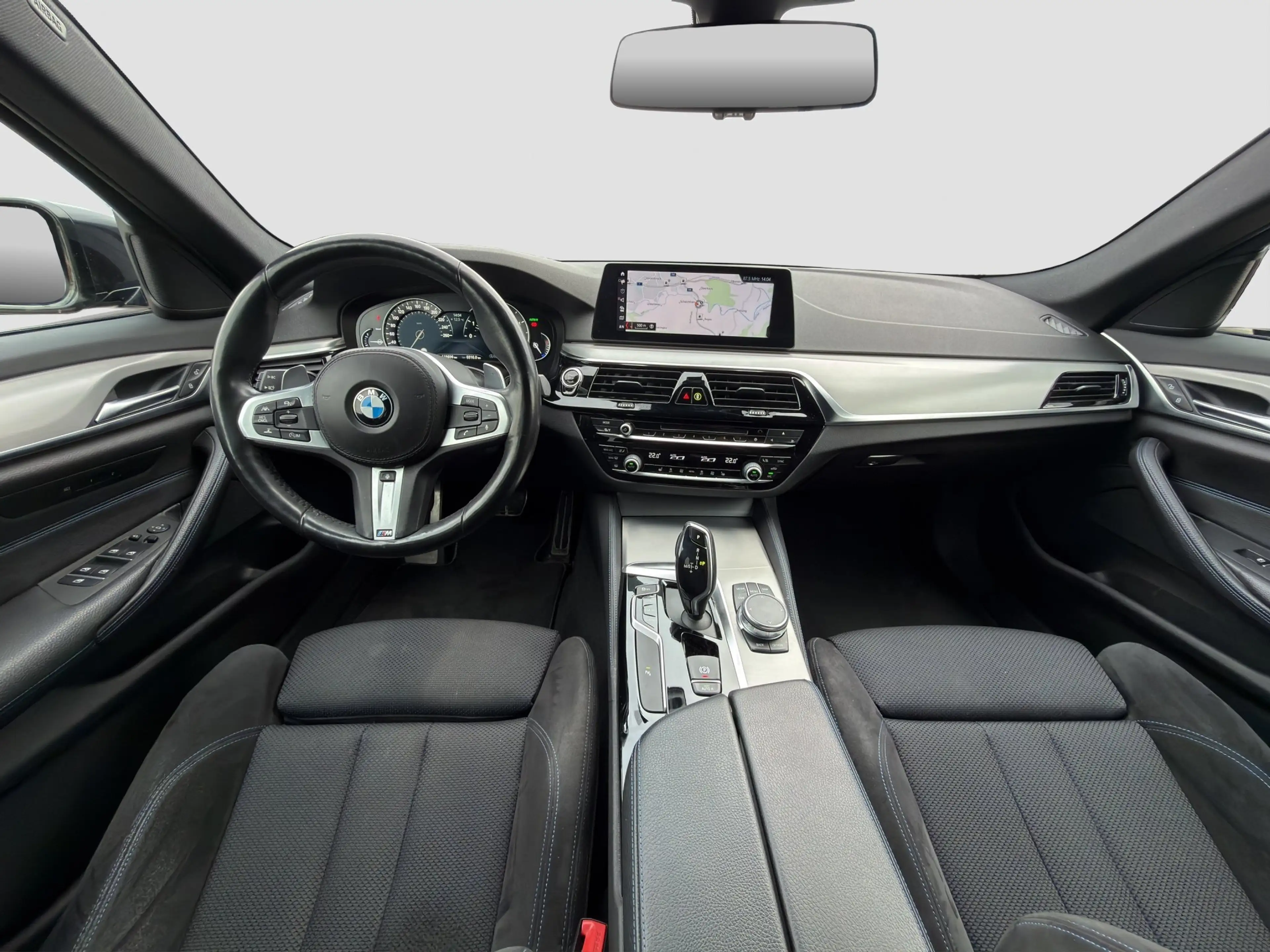 BMW 520 d xDrive Touring M-Sport — photo 12