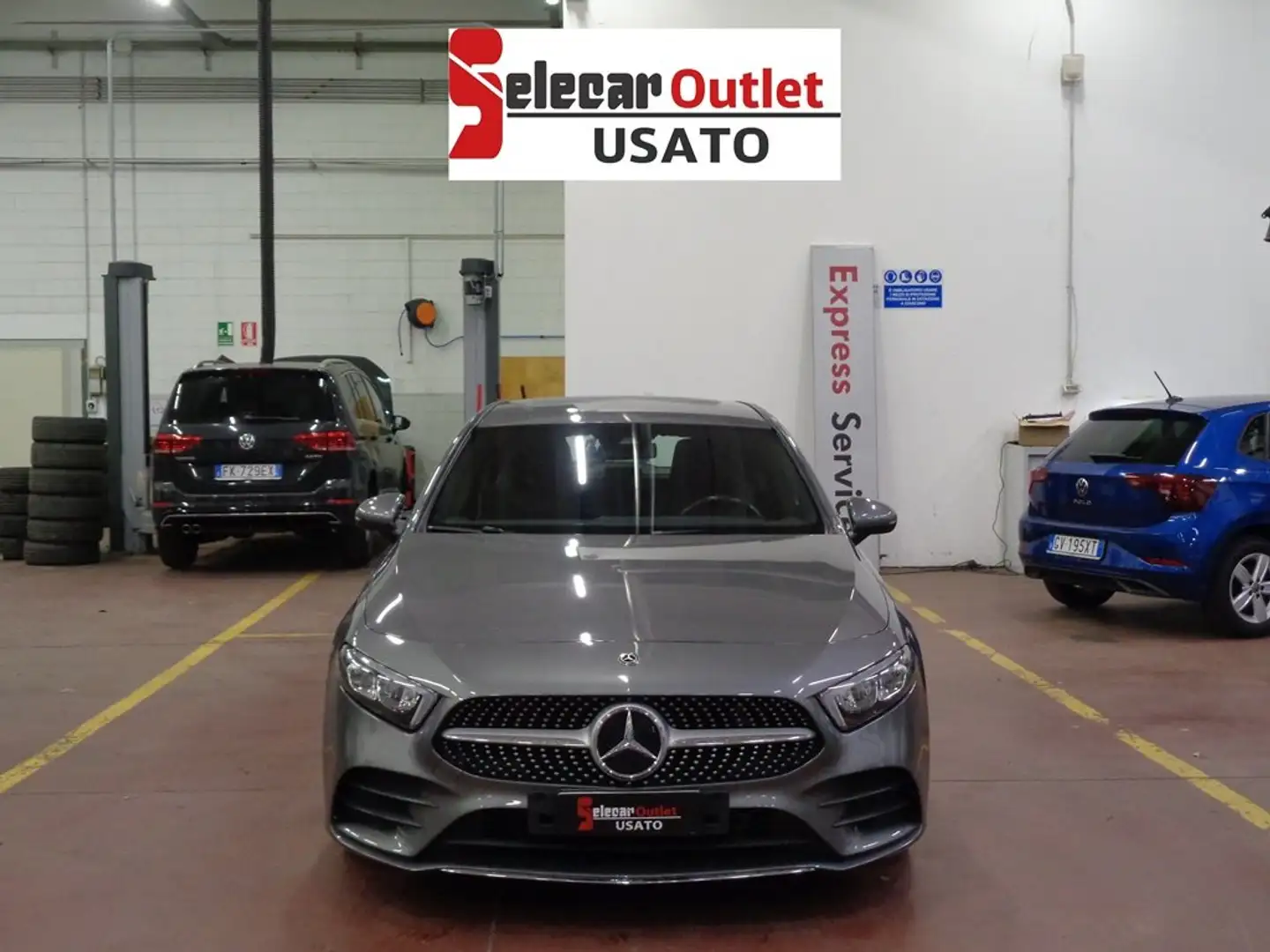Mercedes-Benz A 180 A 180 d Premium Grau - 2