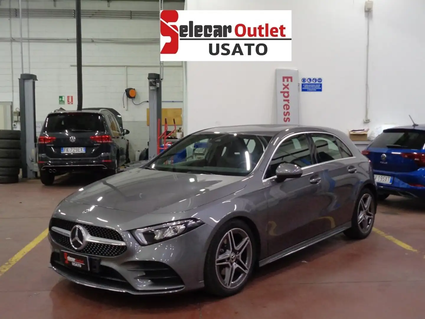 Mercedes-Benz A 180 A 180 d Premium Grau - 1