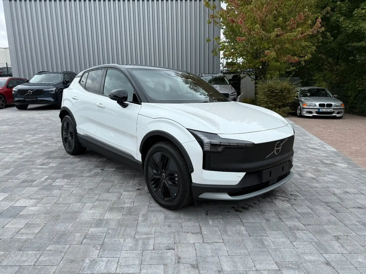 Volvo EX30 CROSS COUNTRY TWIN PERFORMANCE 314kW Weiß - 1