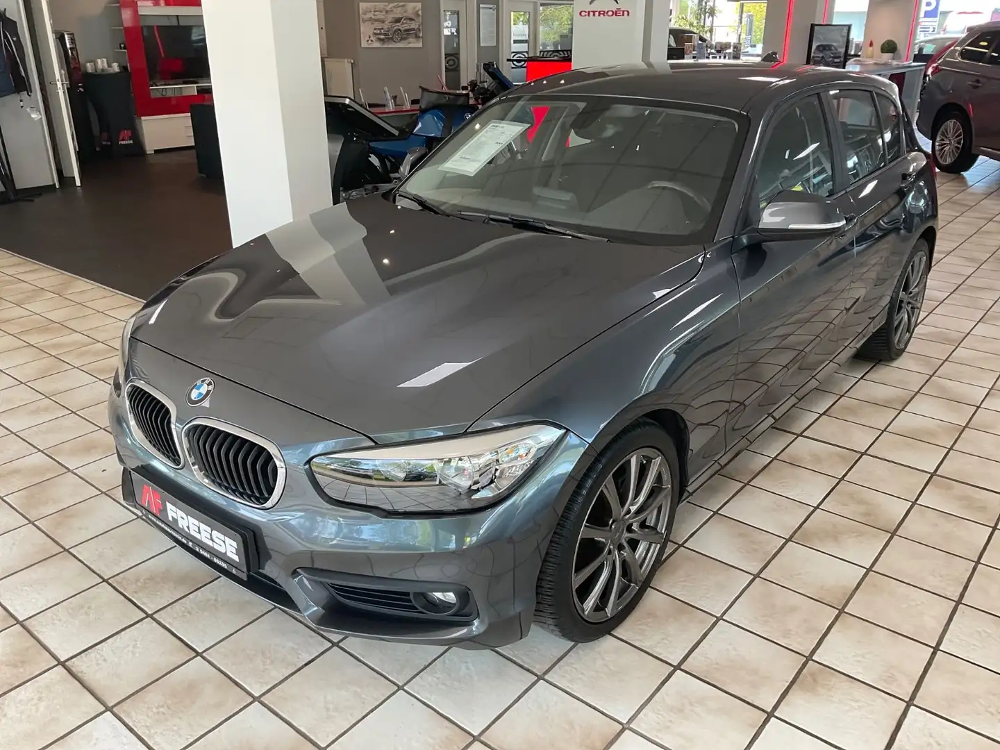 BMW 118 Baureihe 1 Lim. 5-trg. 118 i Grau - 1