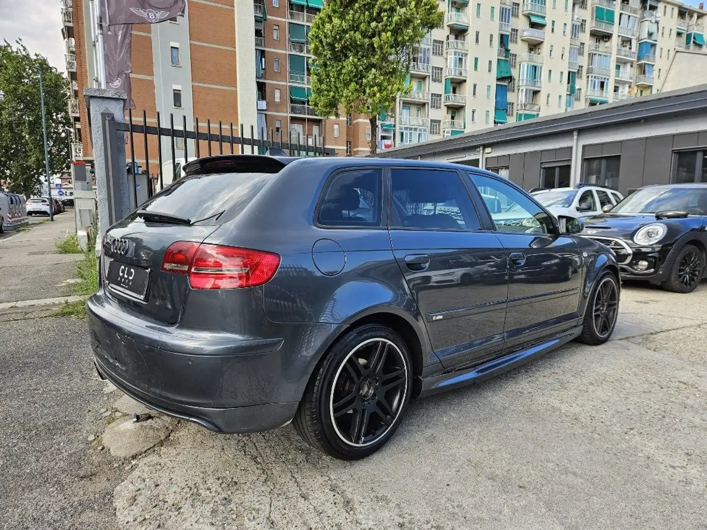 Audi A3 SPB 2.0 16V TDI AUTOMATICA Gris - 2