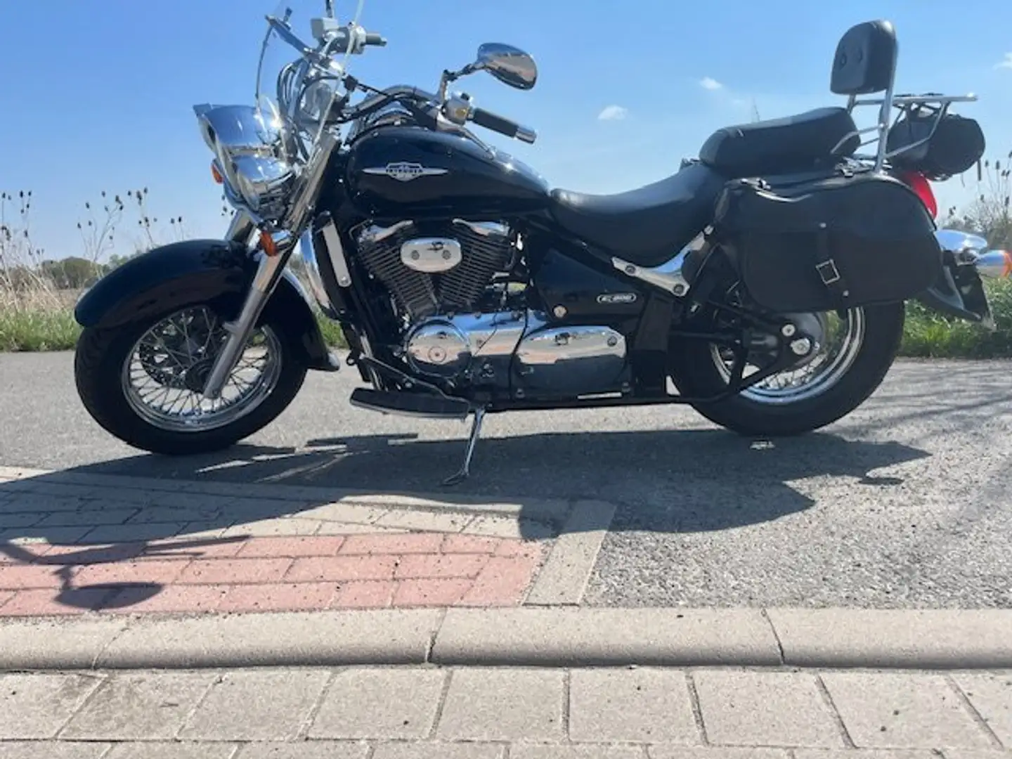Suzuki Intruder C Schwarz - 1
