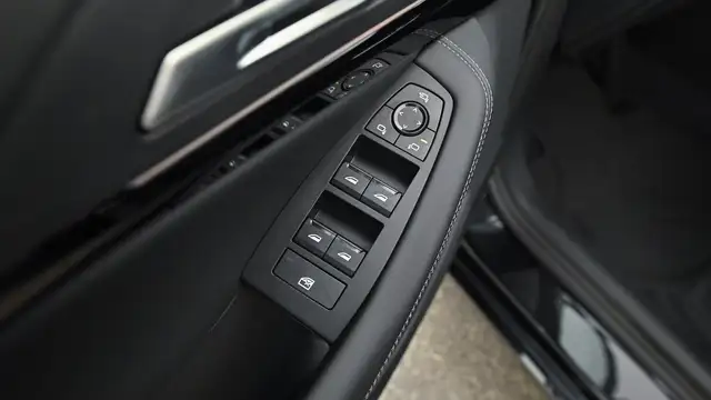 BMW 2 Series view 14