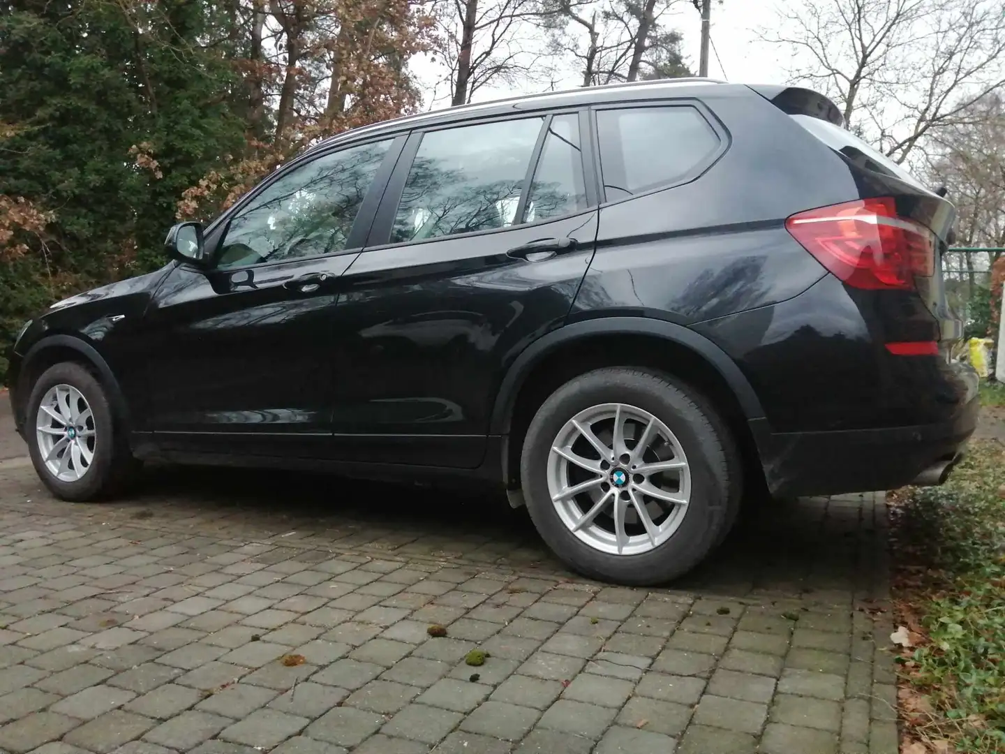 BMW X3 X3 sDrive18d Aut. Zwart - 2