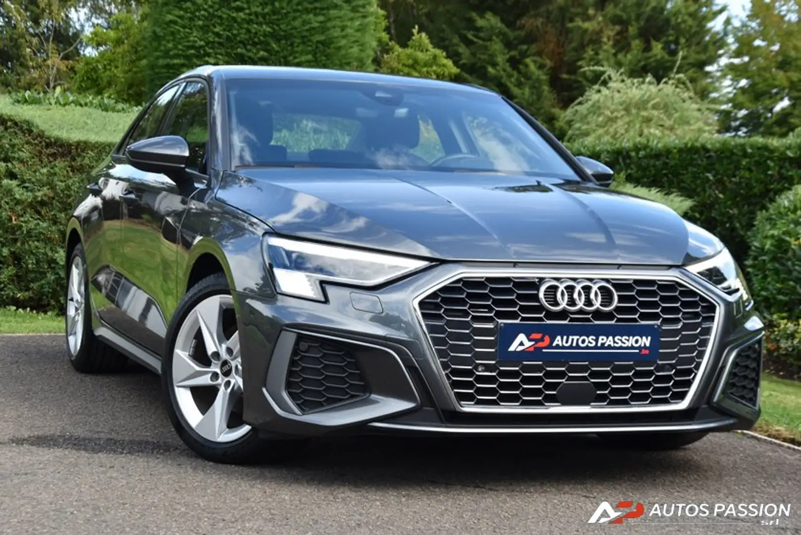 Audi A3 30 TFSI S-Tronic S-Line | Carplay | Matrix LED Grijs - 1