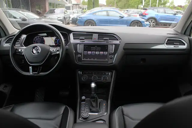 Volkswagen Tiguan view 2