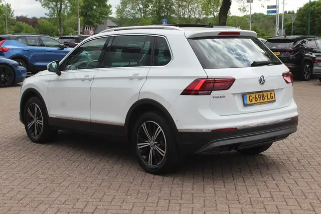 Volkswagen Tiguan view 3