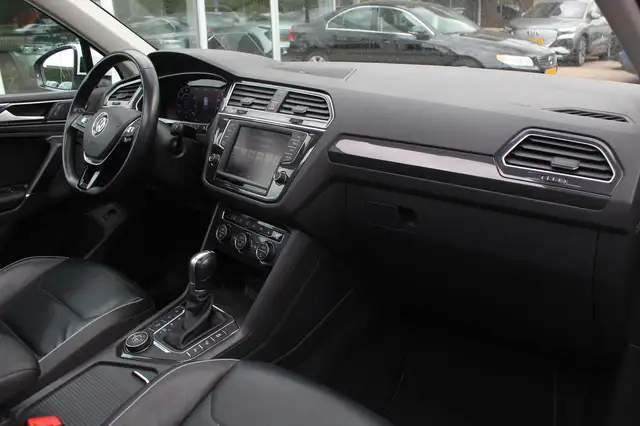 Volkswagen Tiguan view 13