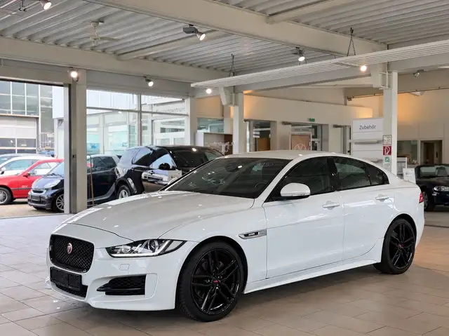 Jaguar XE R-Sport*KLIMAAUT.*NAVI*RFK*APPLE C*Bi.X*LED*
