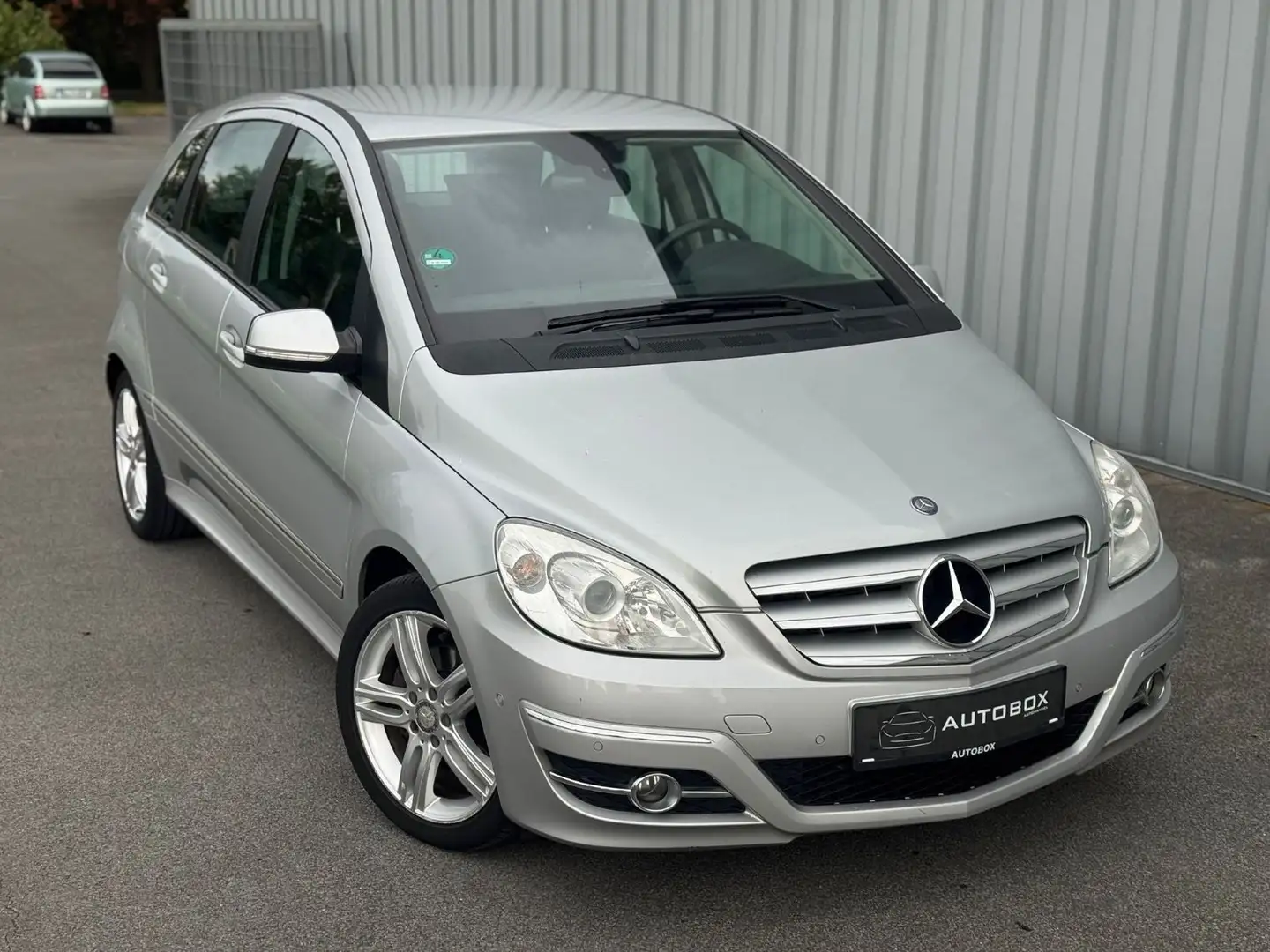 Mercedes-Benz B 200 *AUT*LEDER*NAVI Silber - 1