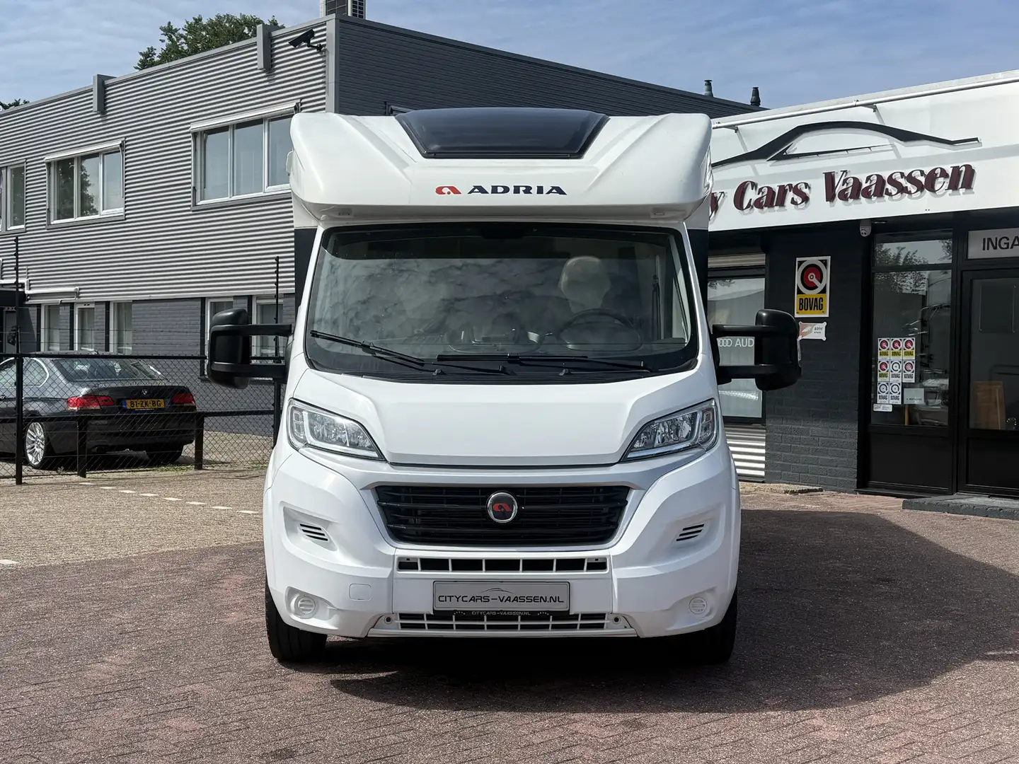 Adria MATRIX M 600SC Deluxe 131 pk queensbed+hefbed Weiß - 2