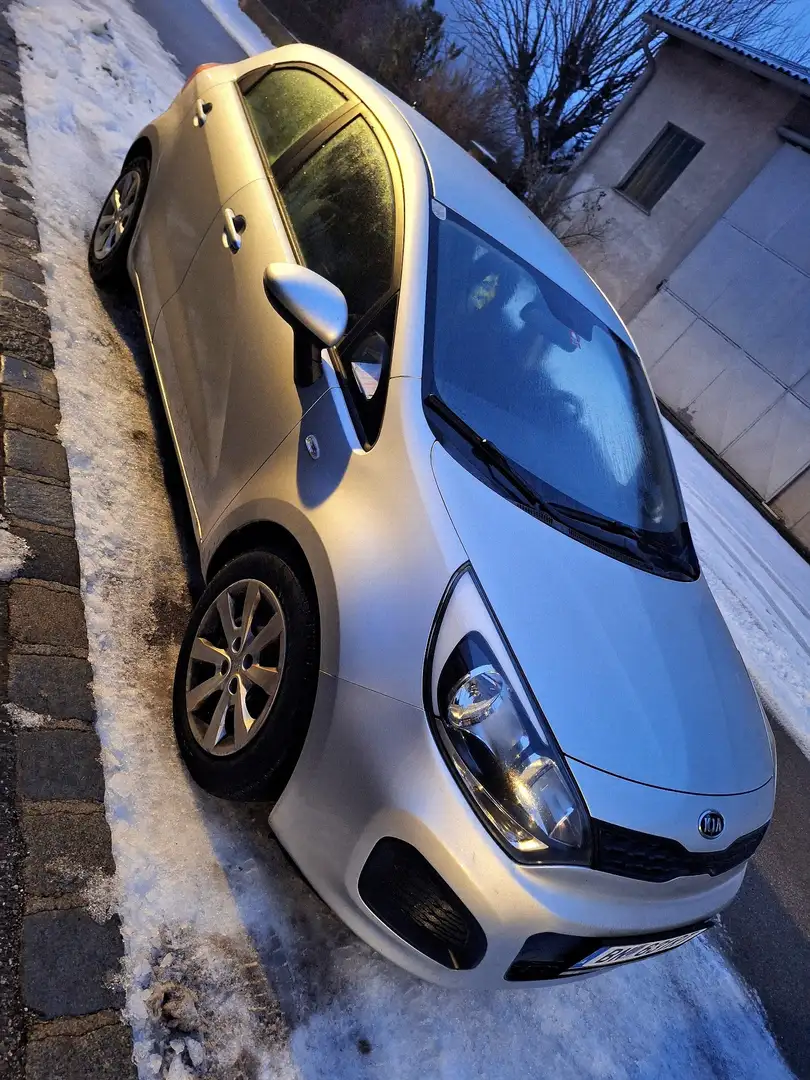 Kia Rio Silber - 1