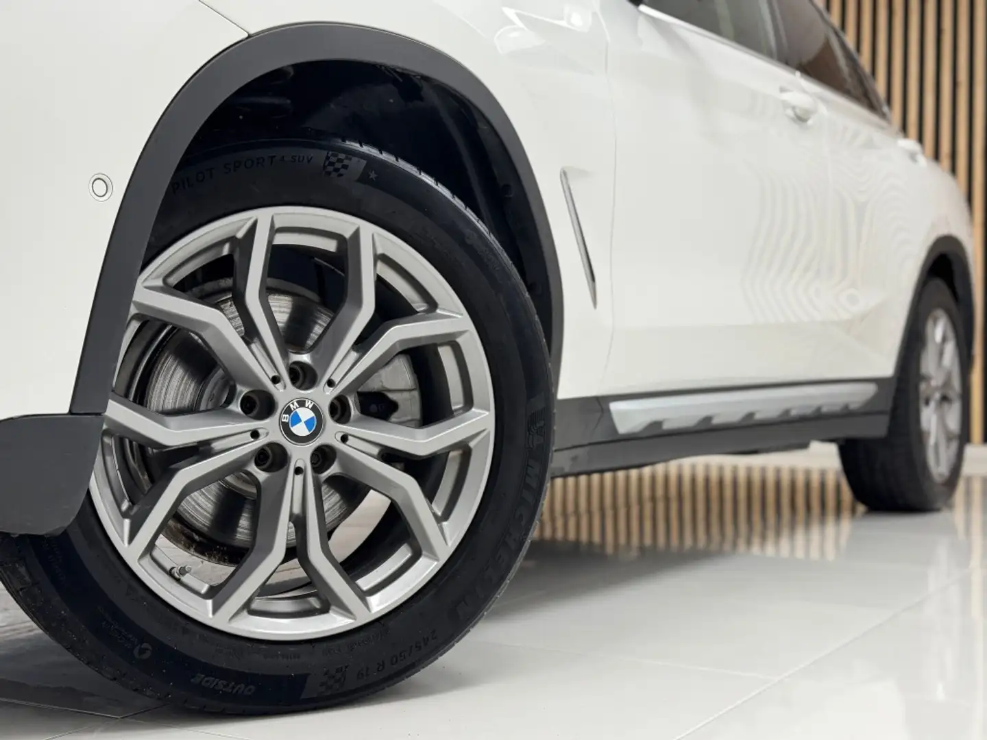 BMW X4 xDrive 20dA Weiß - 2