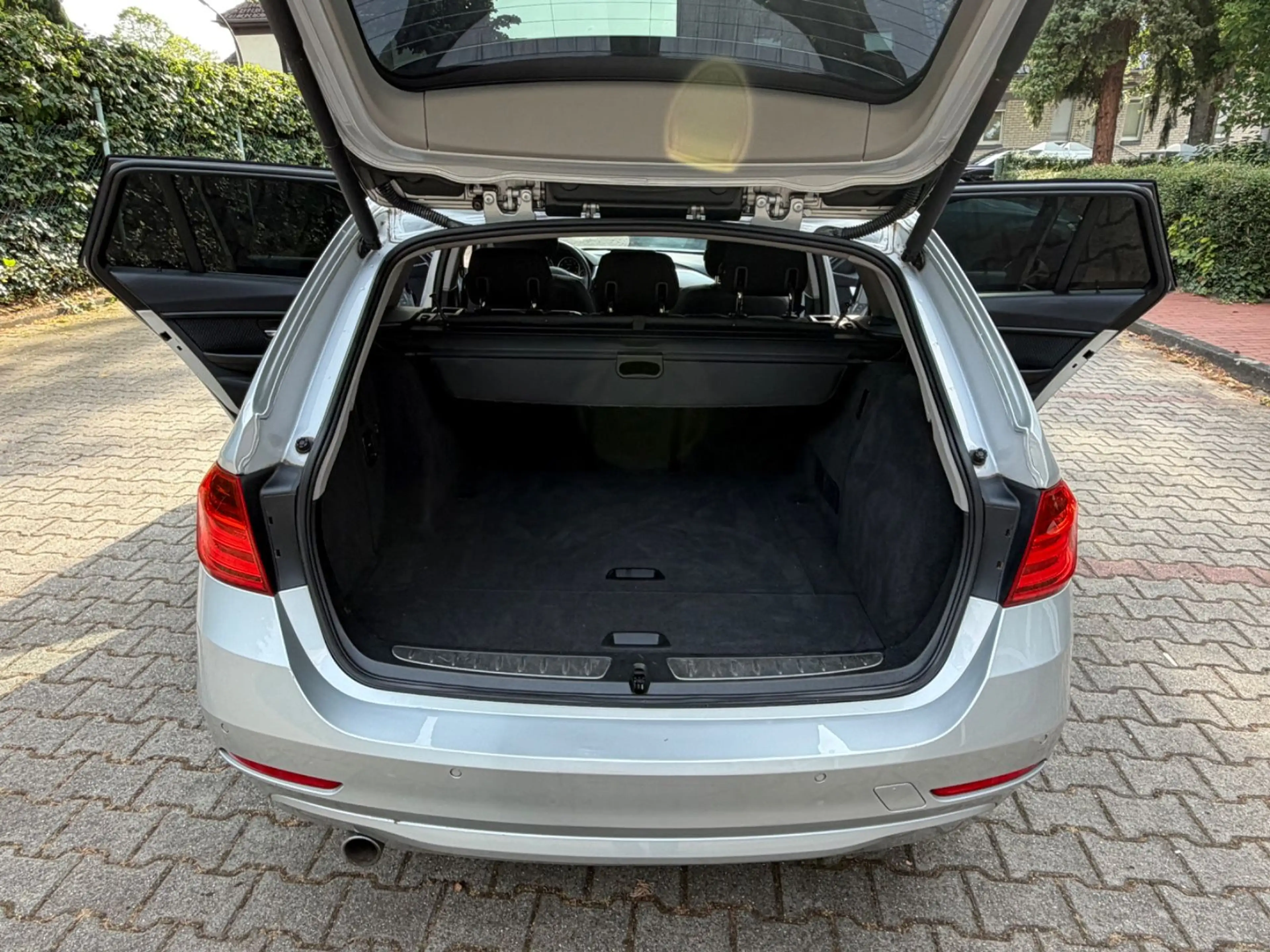 BMW 320 D Touring/18-Zoll M Felgen/ — photo 13