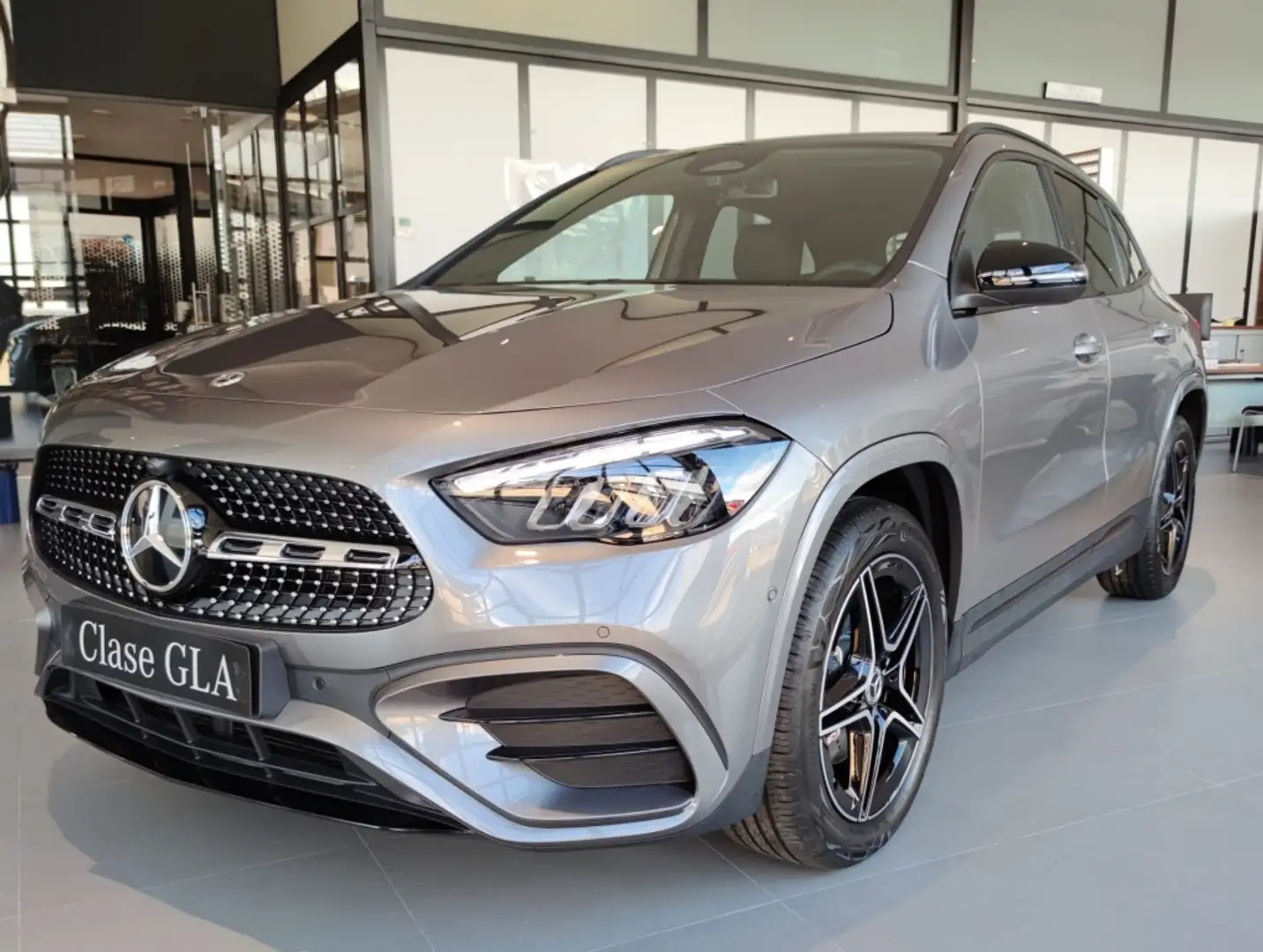 Mercedes-Benz GLA 250 250e Gris - 1