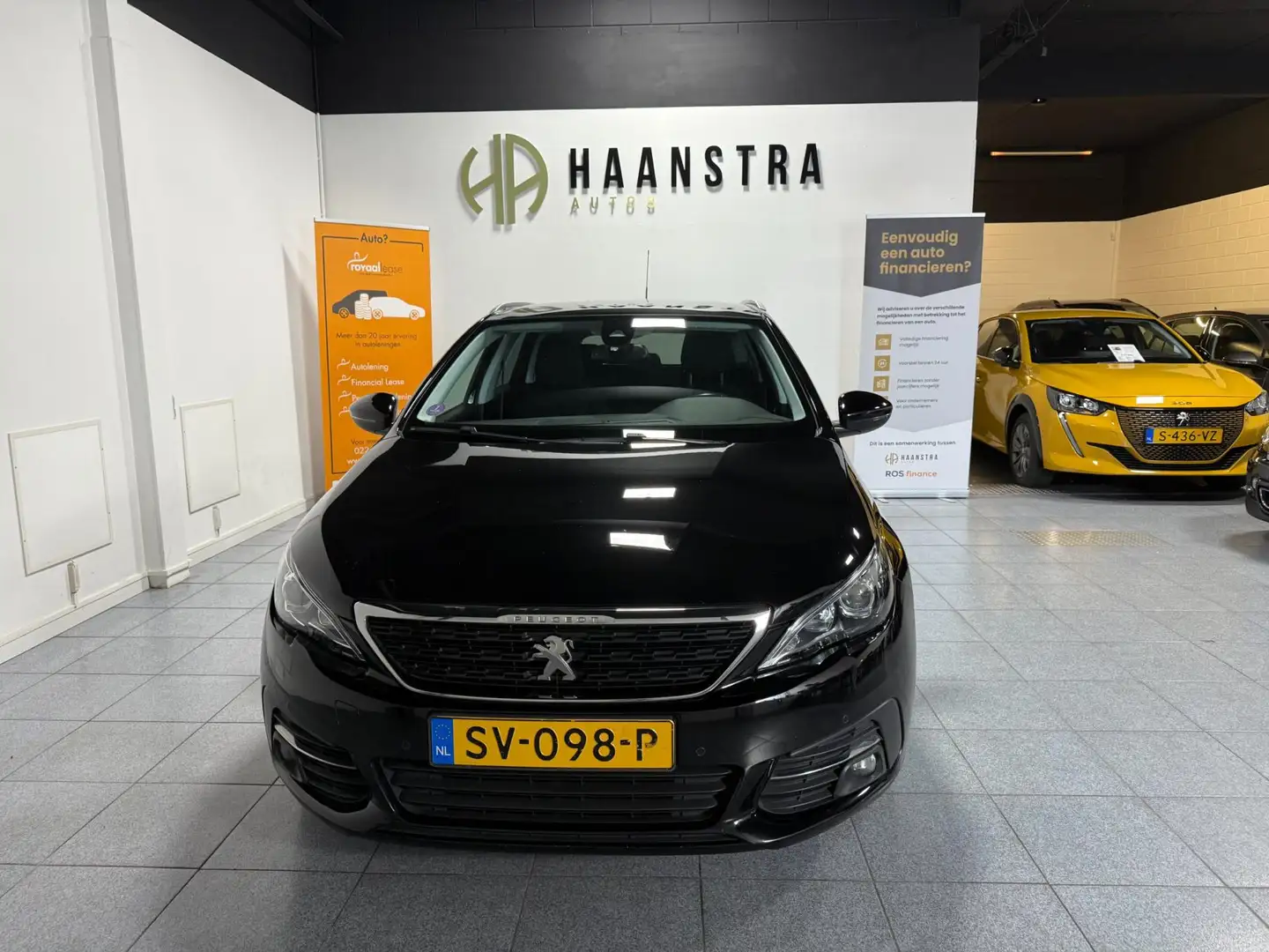 Peugeot 308 SW 1.2 PureTech Blue Lease Executive Pano-dak Navi Zwart - 2