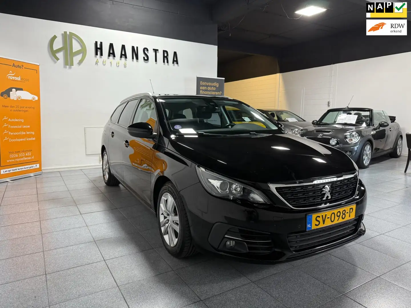 Peugeot 308 SW 1.2 PureTech Blue Lease Executive Pano-dak Navi Zwart - 1