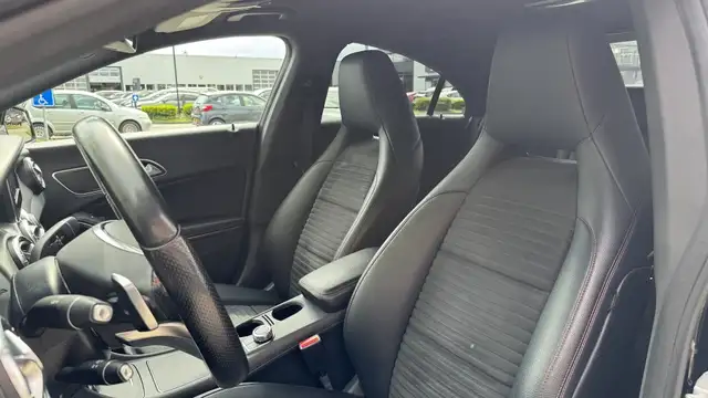Mercedes-Benz Cla view 11