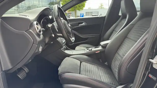 Mercedes-Benz Cla view 8