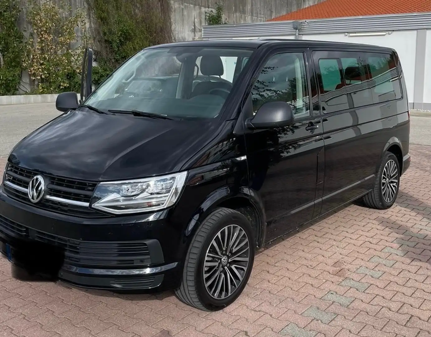 Volkswagen T6 Multivan Multivan DSG Kurz 4MOTION Trendline Schwarz - 1