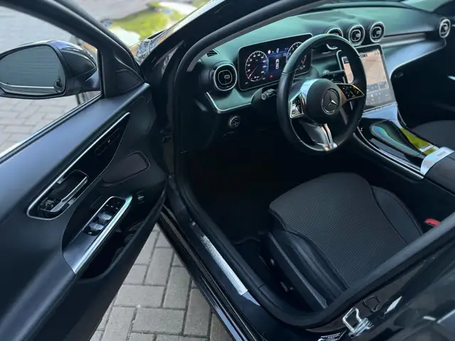 Mercedes-Benz C-Class view 19