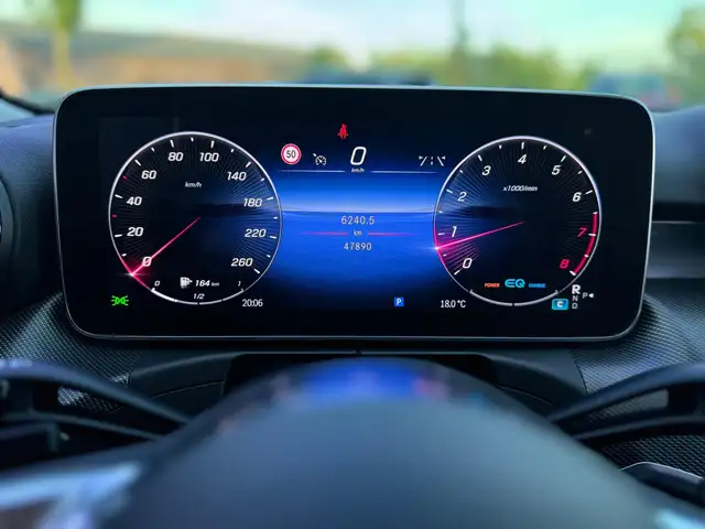 Mercedes-Benz C-Class view 3