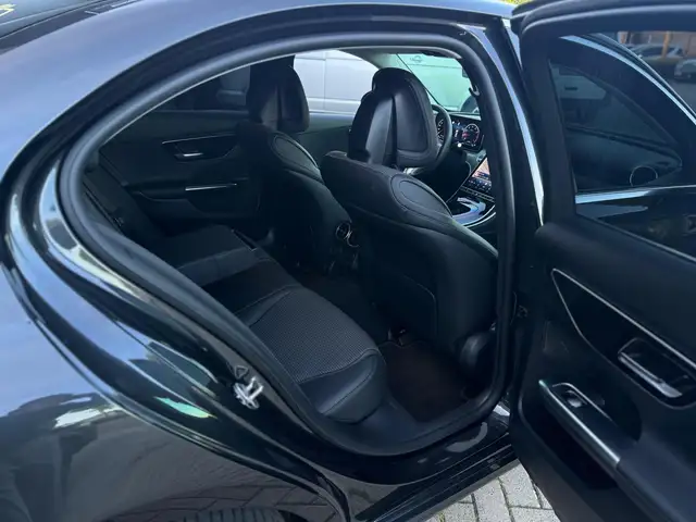 Mercedes-Benz C-Class view 28