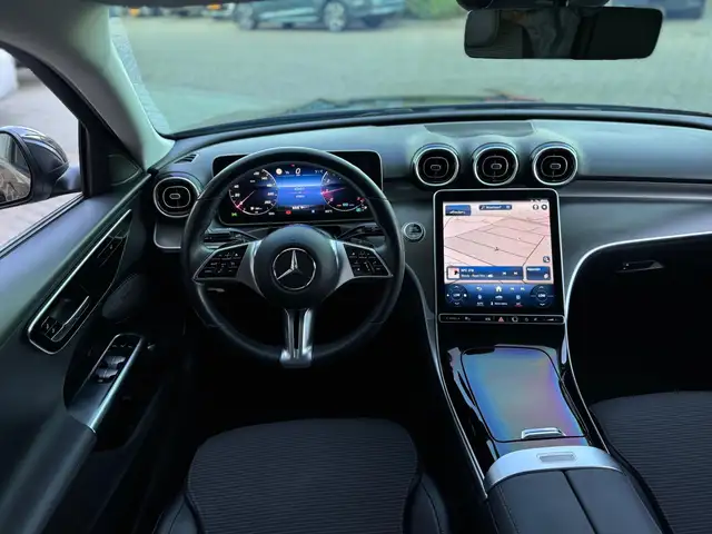 Mercedes-Benz C-Class view 27
